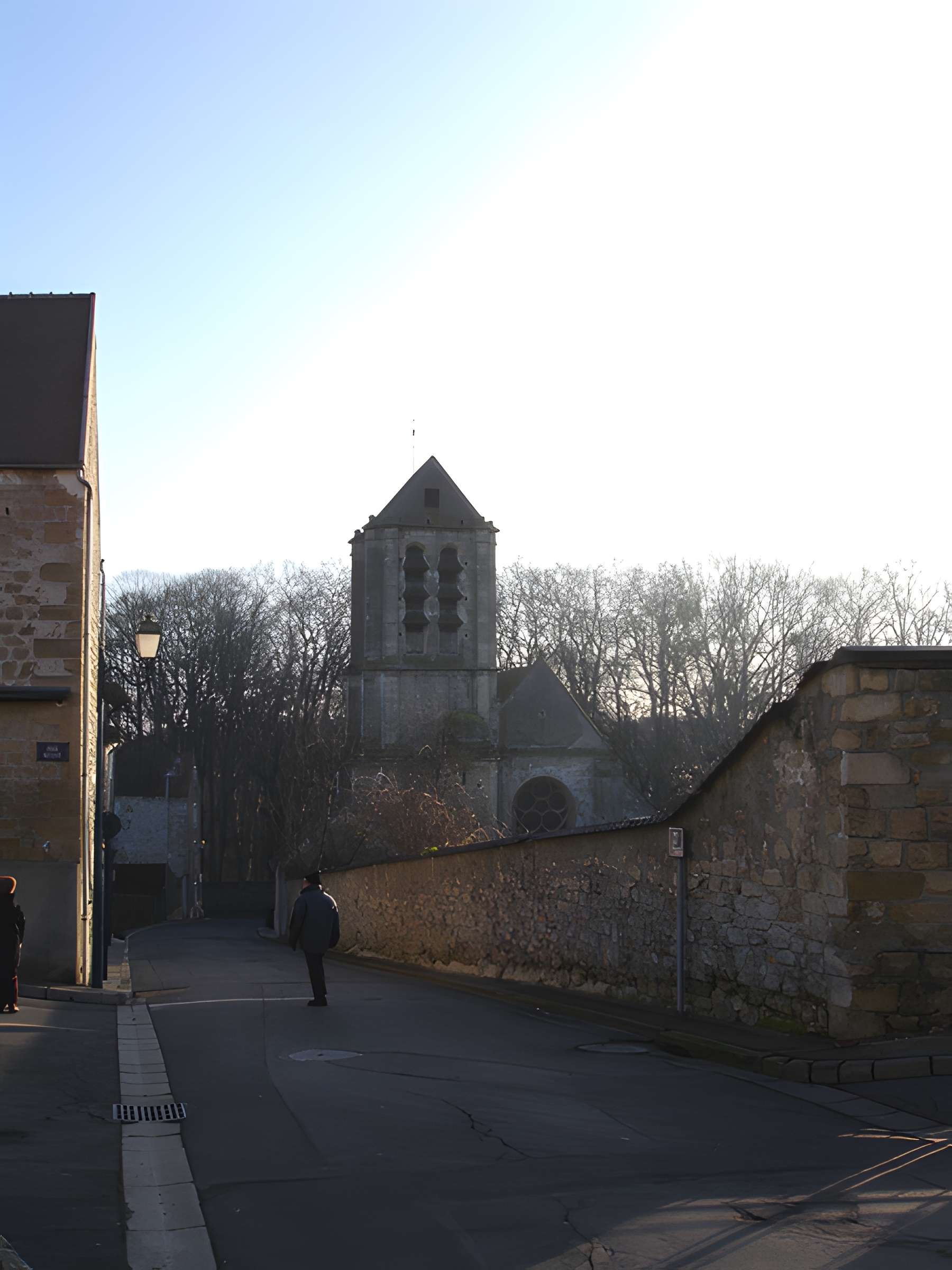 Église Notre-Dame-de-l'Assomption de Vauréal et croix