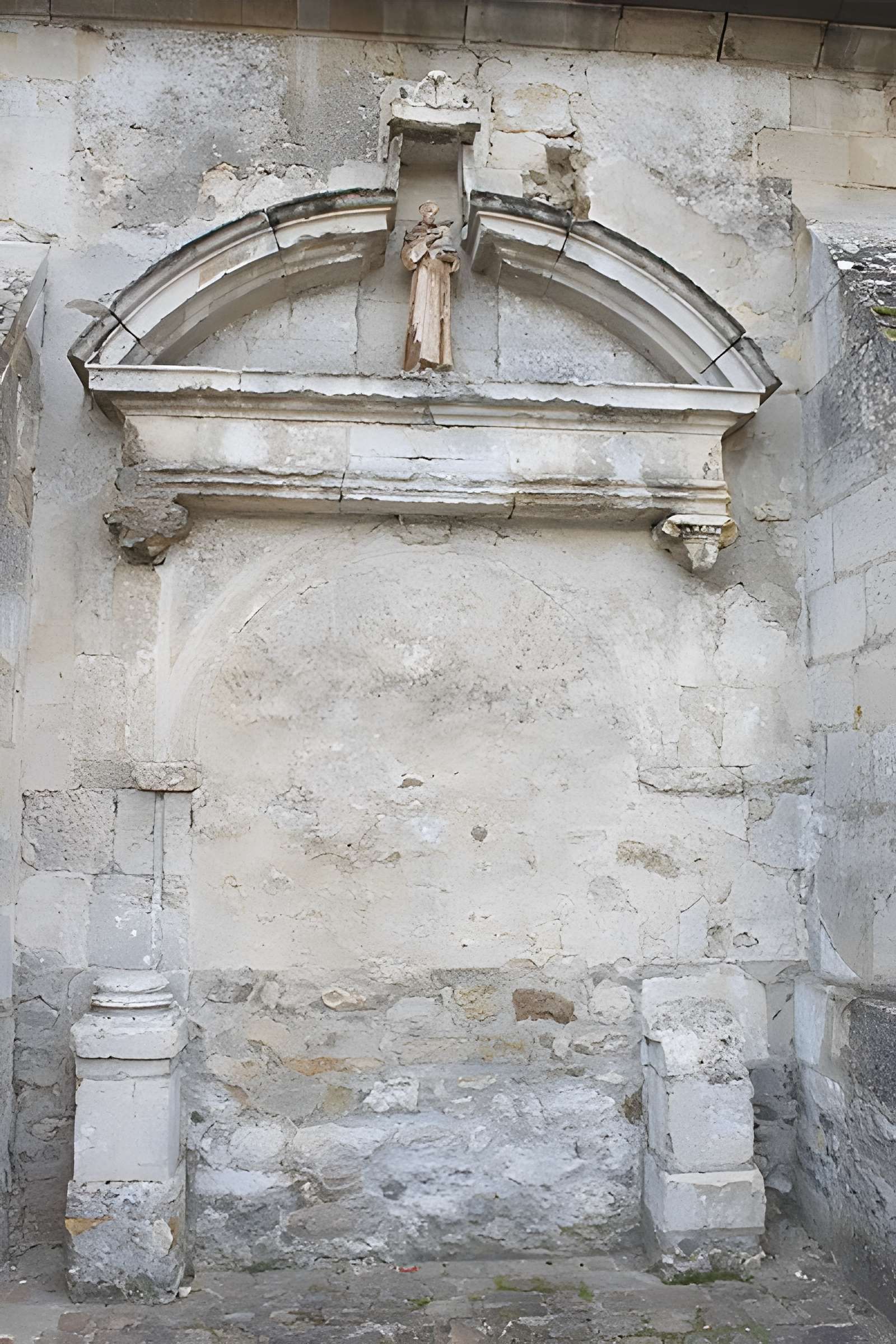 Église Notre-Dame-de-l'Assomption de Vauréal et croix