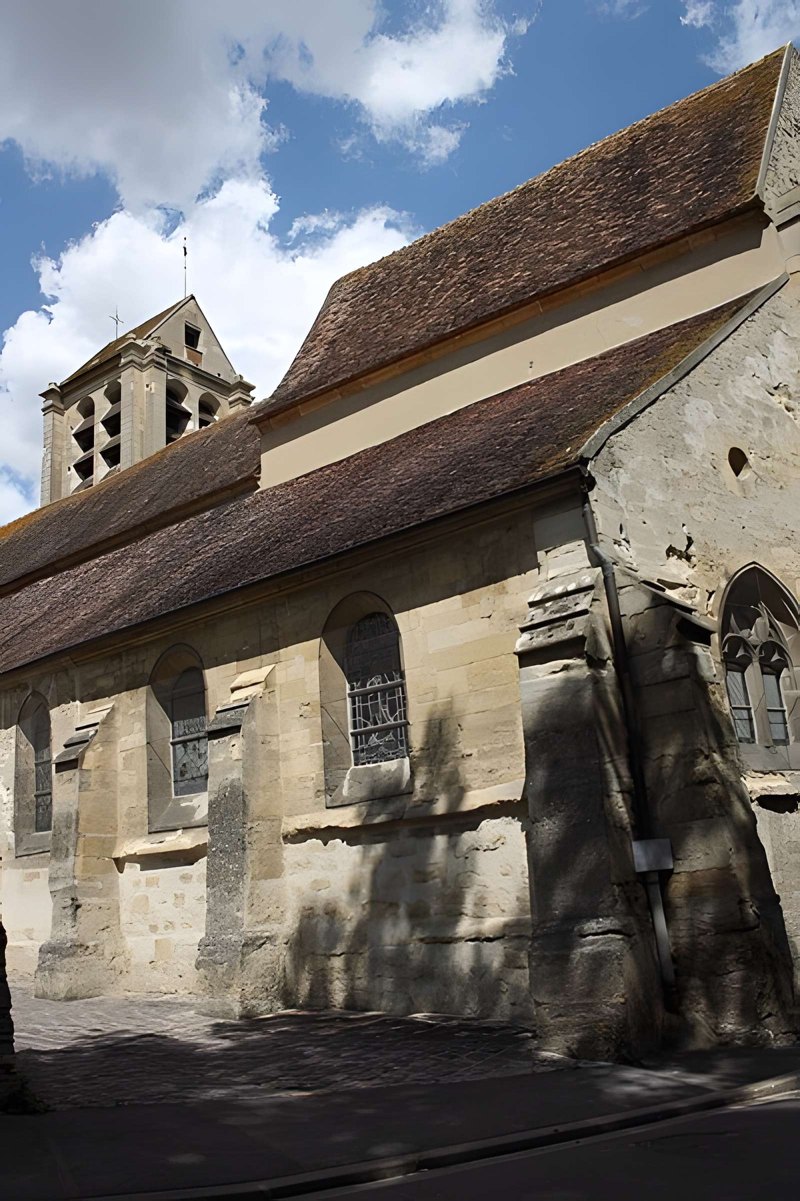 Église Notre-Dame-de-l'Assomption de Vauréal et croix