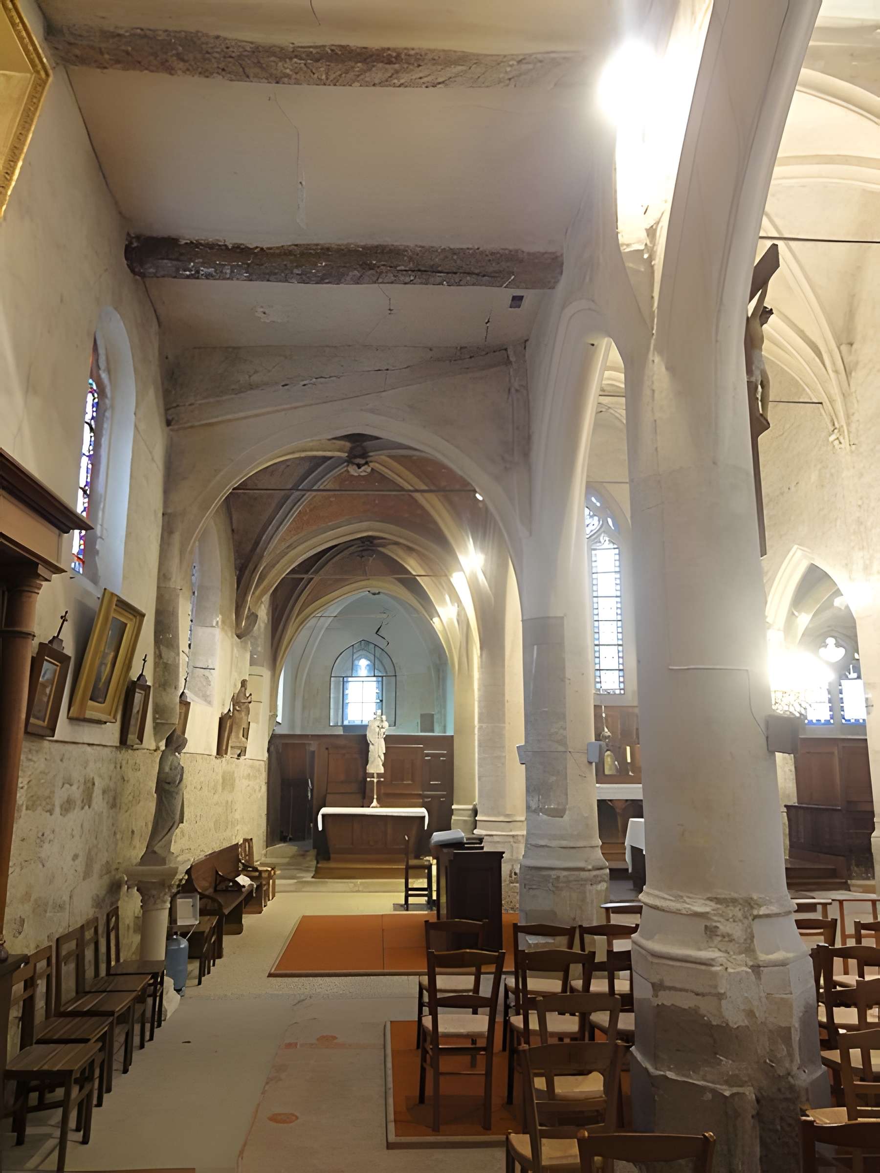 Église Notre-Dame-de-l'Assomption de Vauréal et croix