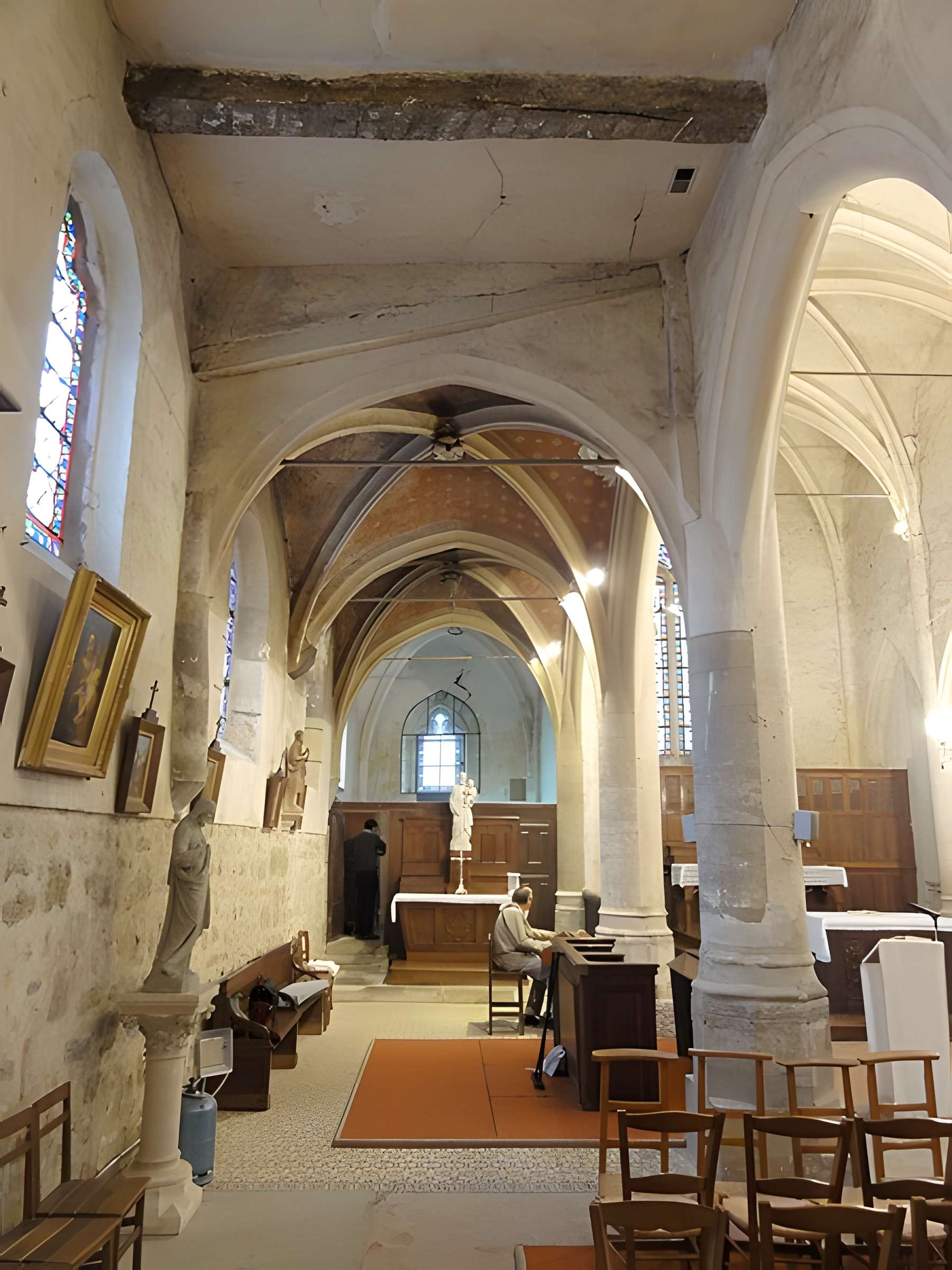 Église Notre-Dame-de-l'Assomption de Vauréal et croix