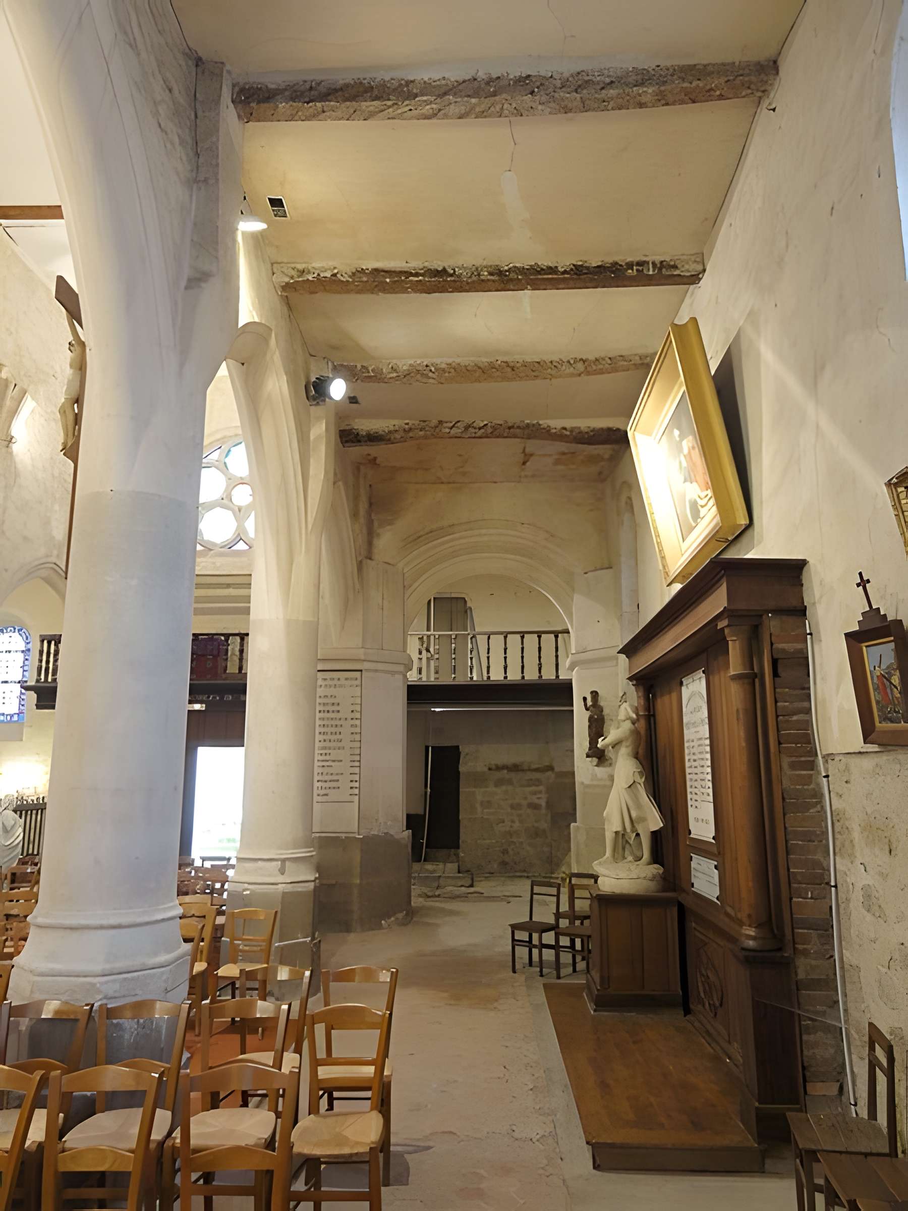 Église Notre-Dame-de-l'Assomption de Vauréal et croix