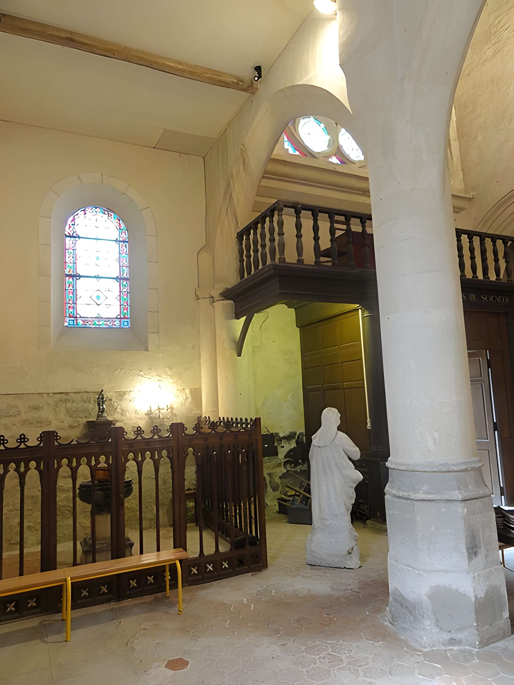 Église Notre-Dame-de-l'Assomption de Vauréal et croix