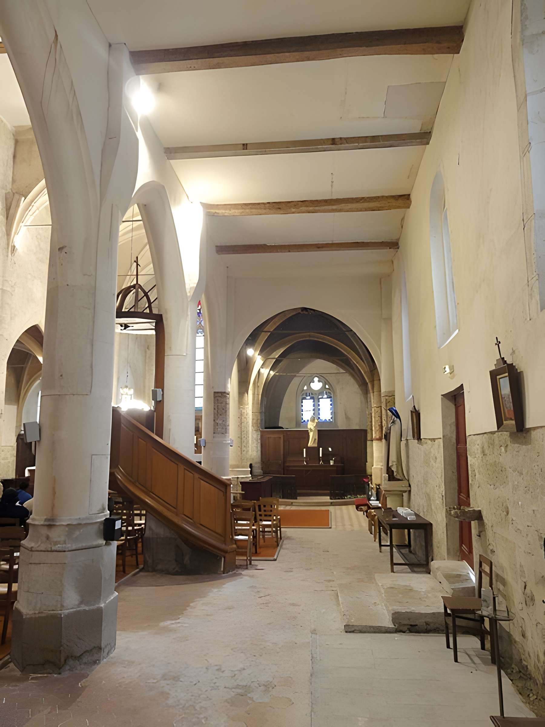 Église Notre-Dame-de-l'Assomption de Vauréal et croix