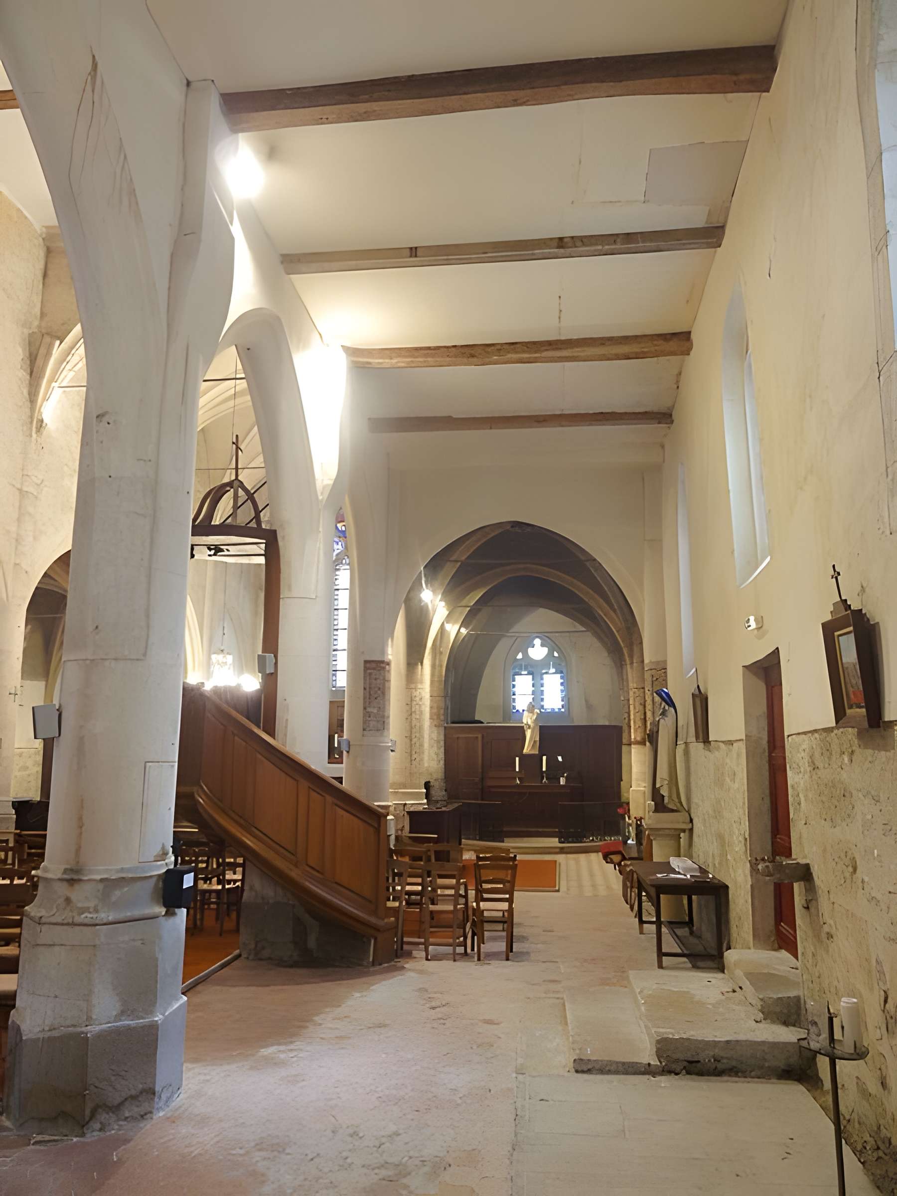 Église Notre-Dame-de-l'Assomption de Vauréal et croix