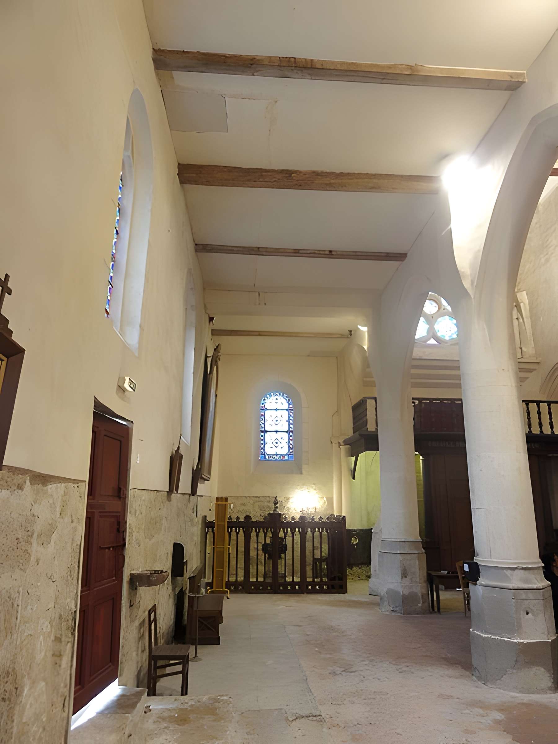 Église Notre-Dame-de-l'Assomption de Vauréal et croix