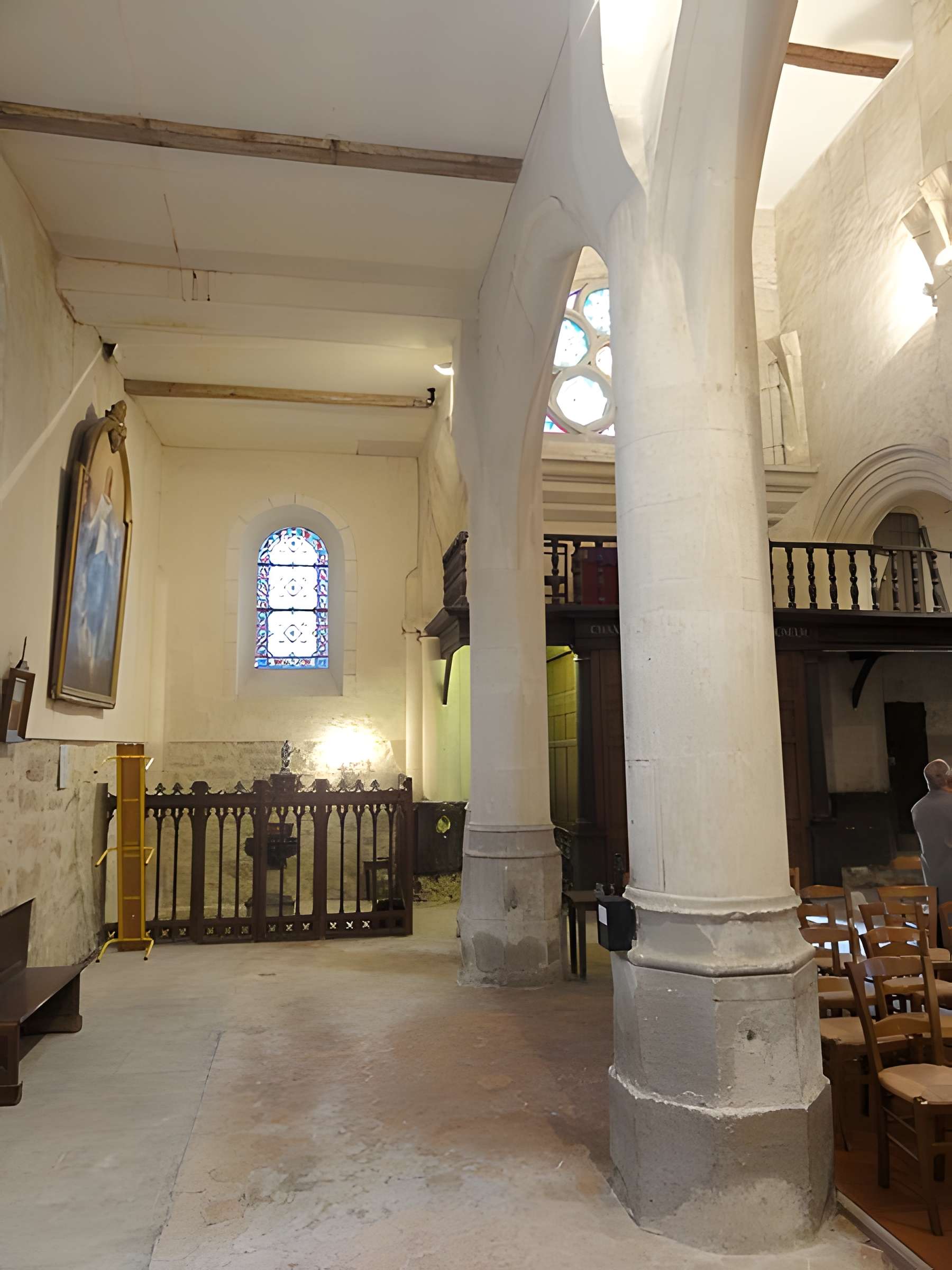 Église Notre-Dame-de-l'Assomption de Vauréal et croix