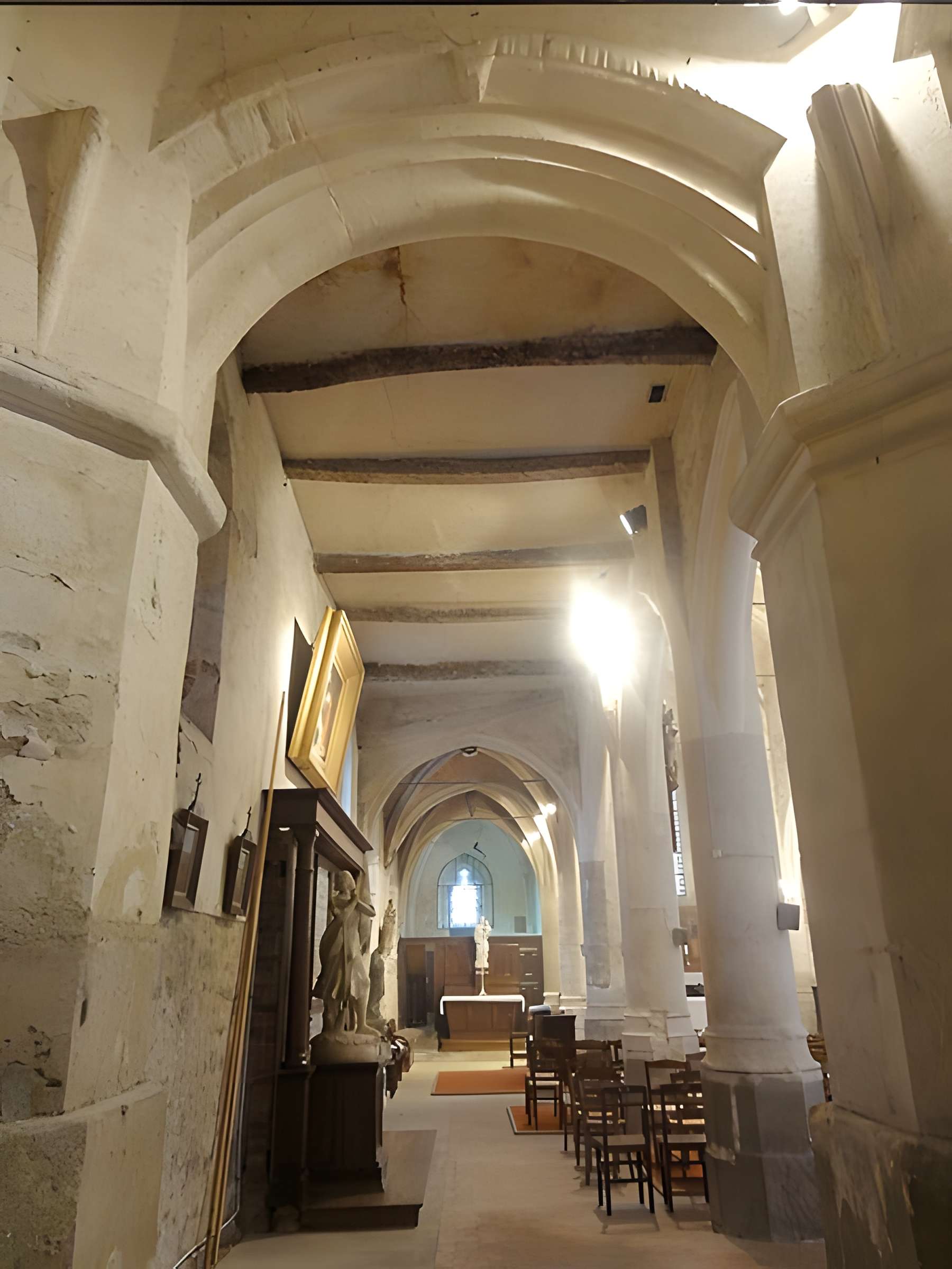 Église Notre-Dame-de-l'Assomption de Vauréal et croix