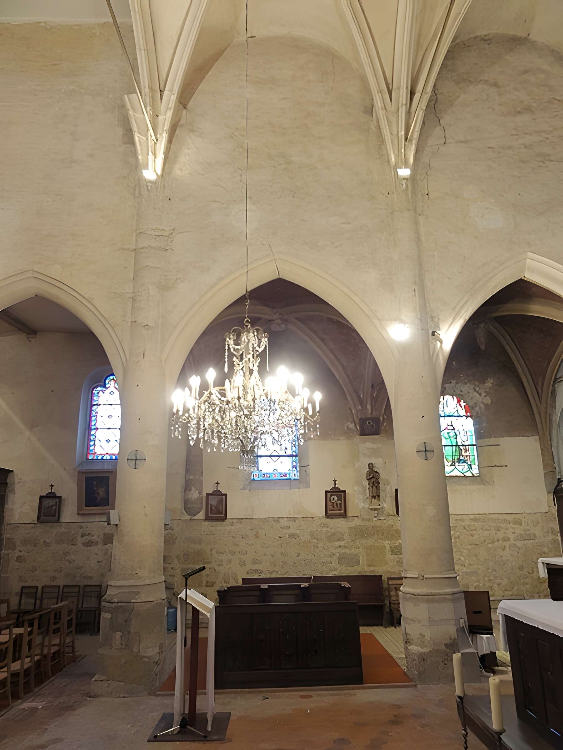 Église Notre-Dame-de-l'Assomption de Vauréal et croix