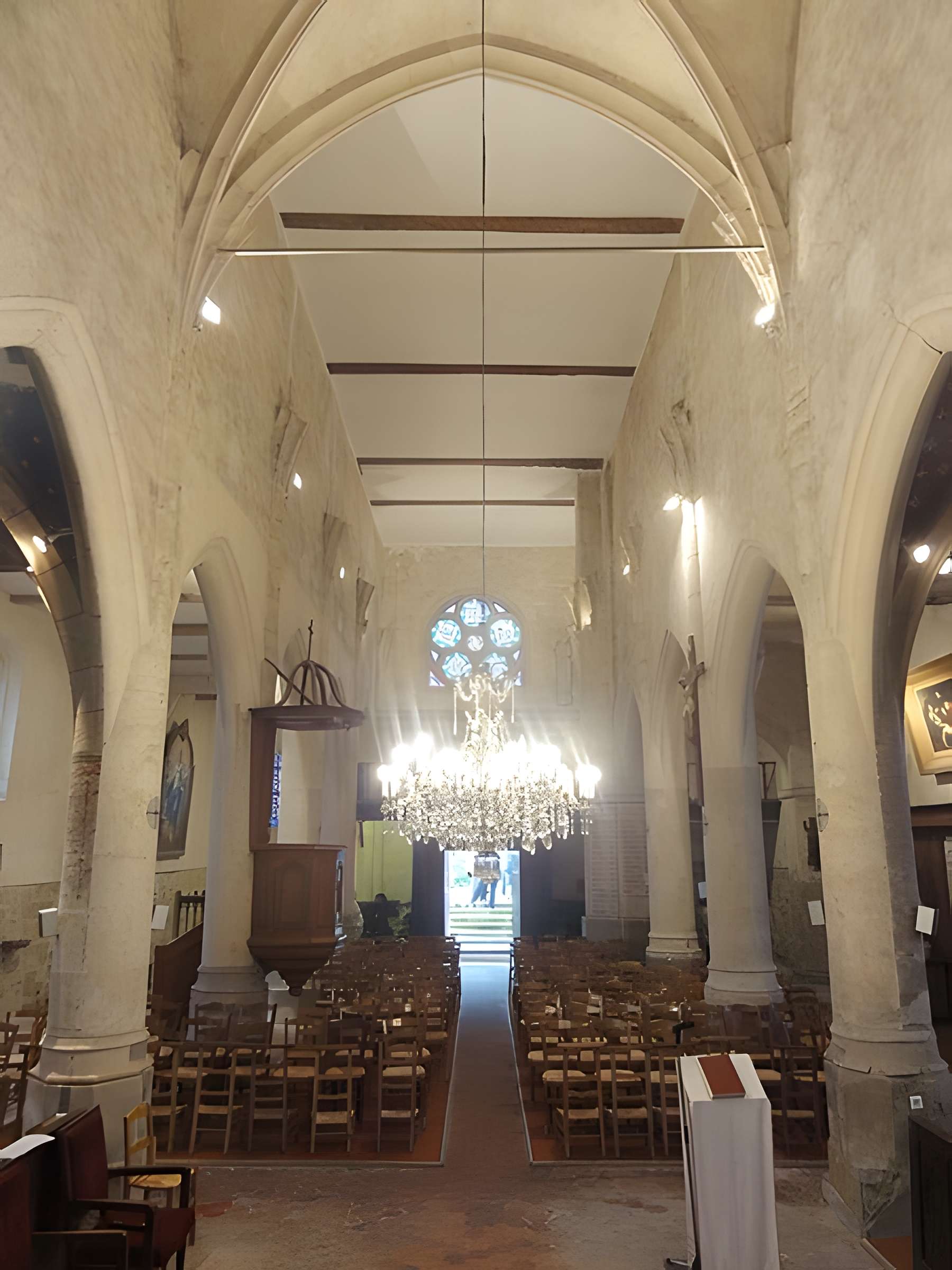 Église Notre-Dame-de-l'Assomption de Vauréal et croix