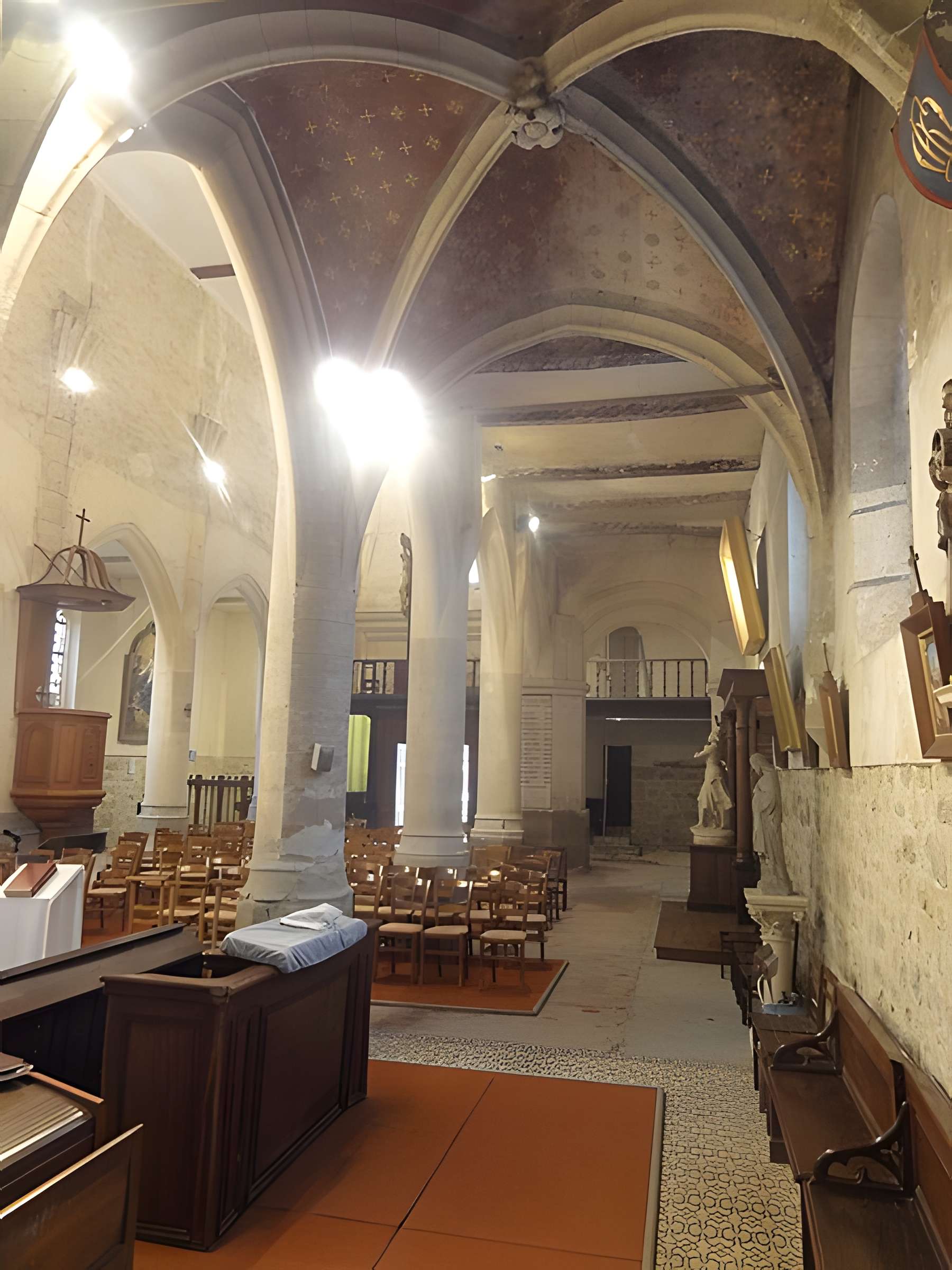 Église Notre-Dame-de-l'Assomption de Vauréal et croix