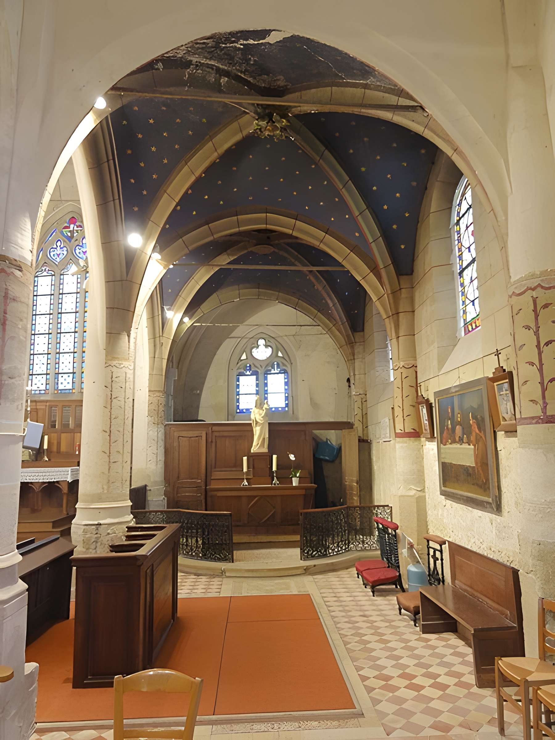 Église Notre-Dame-de-l'Assomption de Vauréal et croix