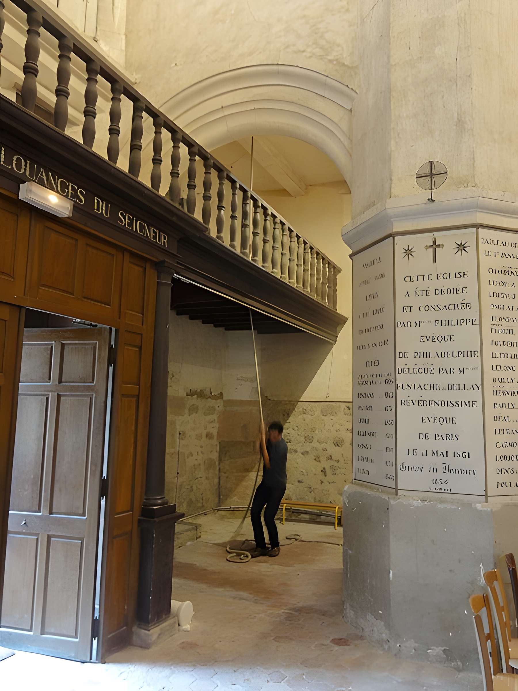 Église Notre-Dame-de-l'Assomption de Vauréal et croix