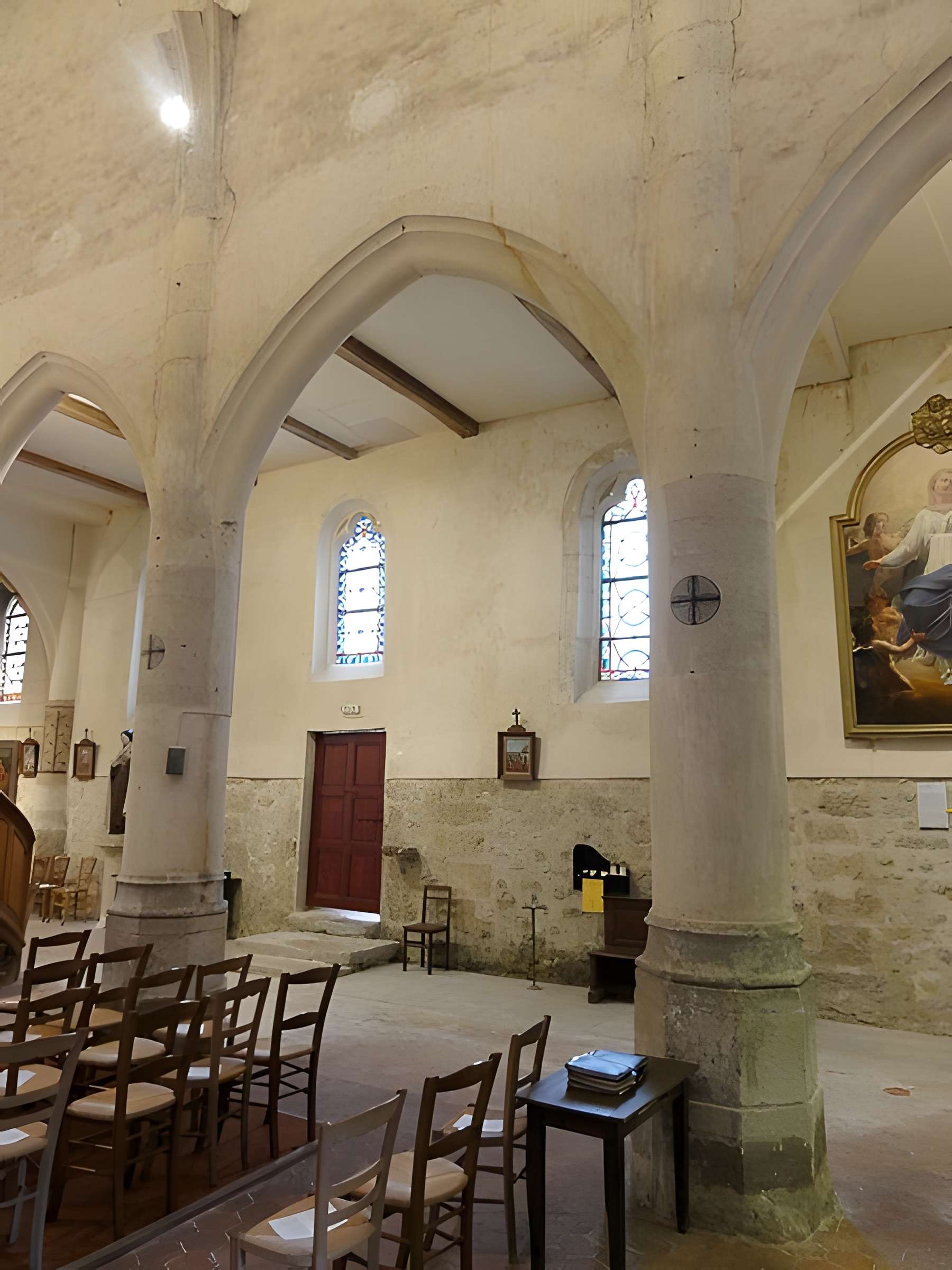 Église Notre-Dame-de-l'Assomption de Vauréal et croix