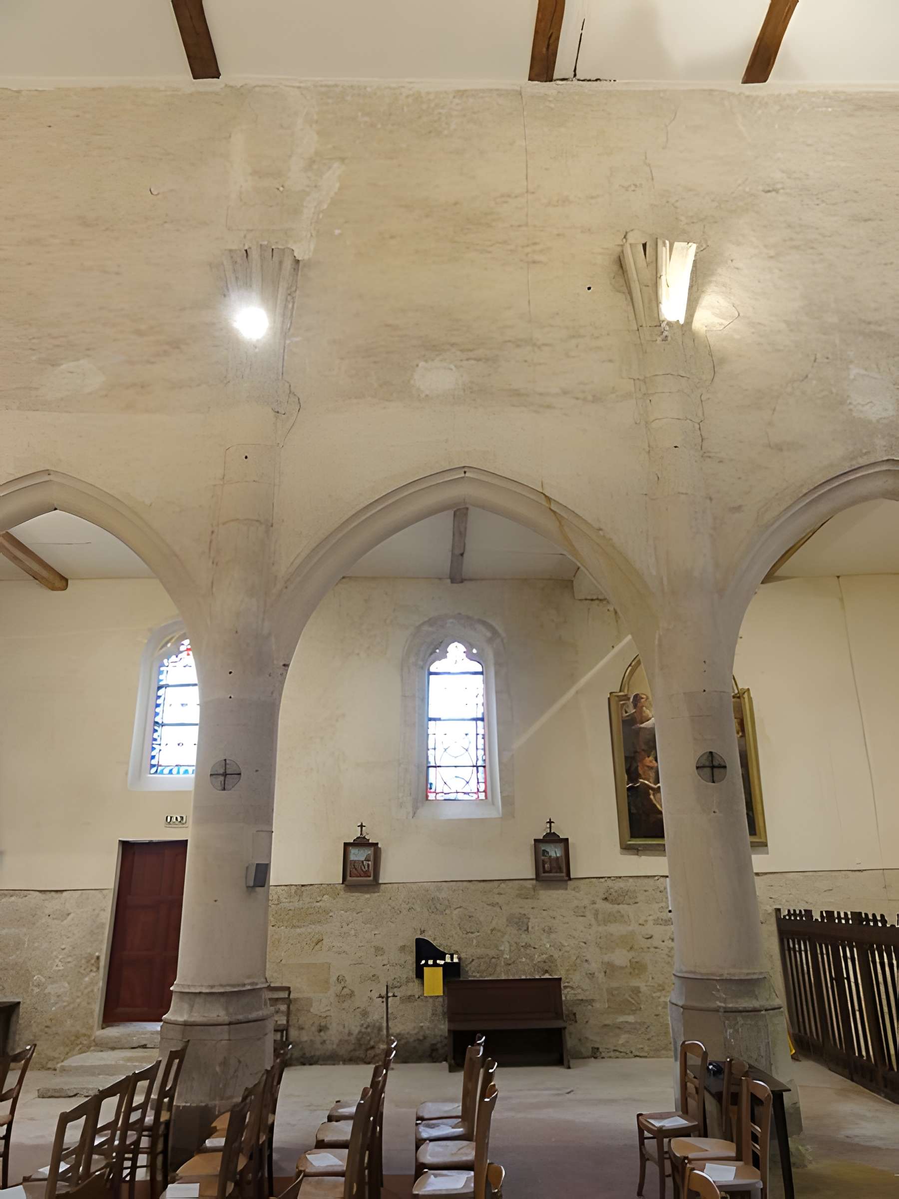 Église Notre-Dame-de-l'Assomption de Vauréal et croix