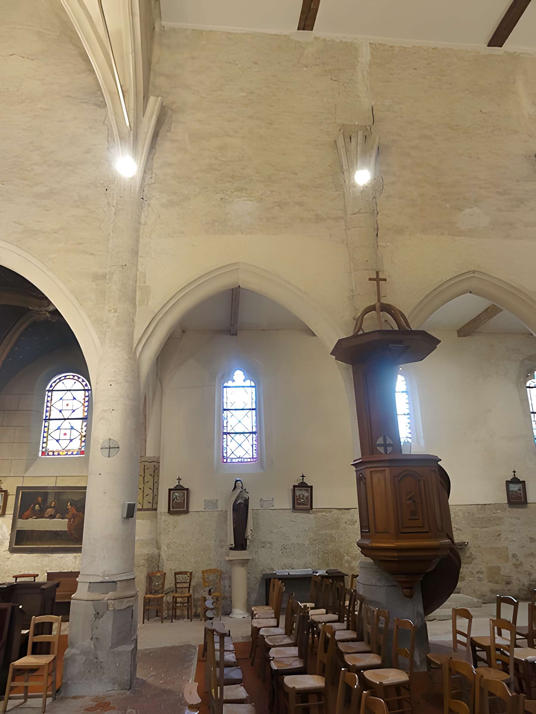Église Notre-Dame-de-l'Assomption de Vauréal et croix