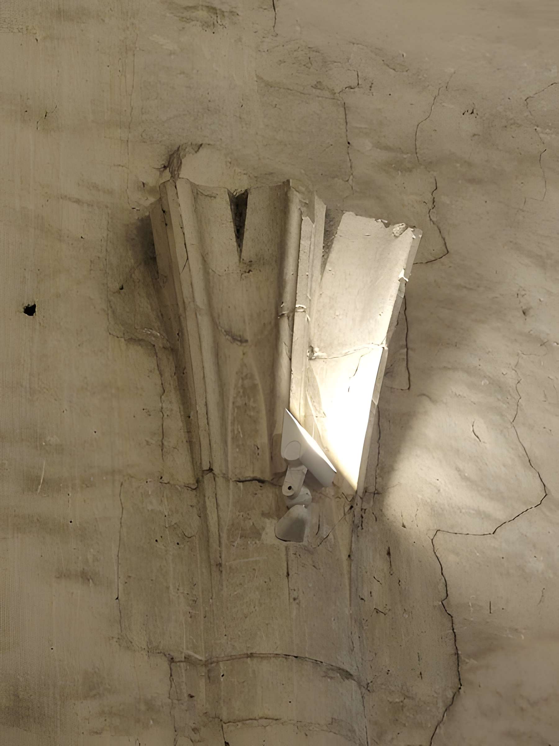 Église Notre-Dame-de-l'Assomption de Vauréal et croix