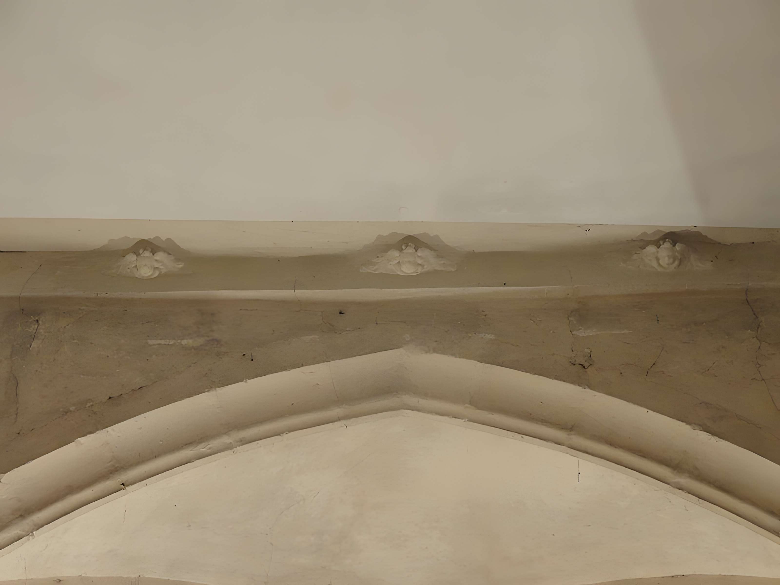 Église Notre-Dame-de-l'Assomption de Vauréal et croix