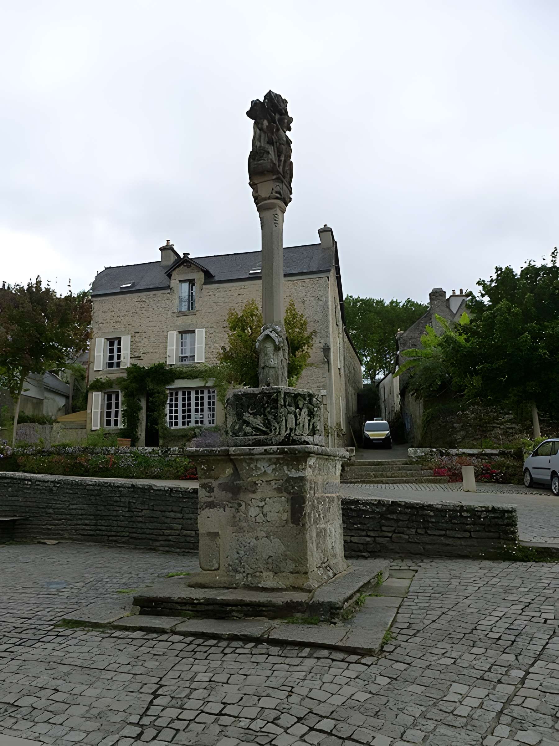 Église Notre-Dame-de-la-Tronchaye de Rochefort-en-Terre