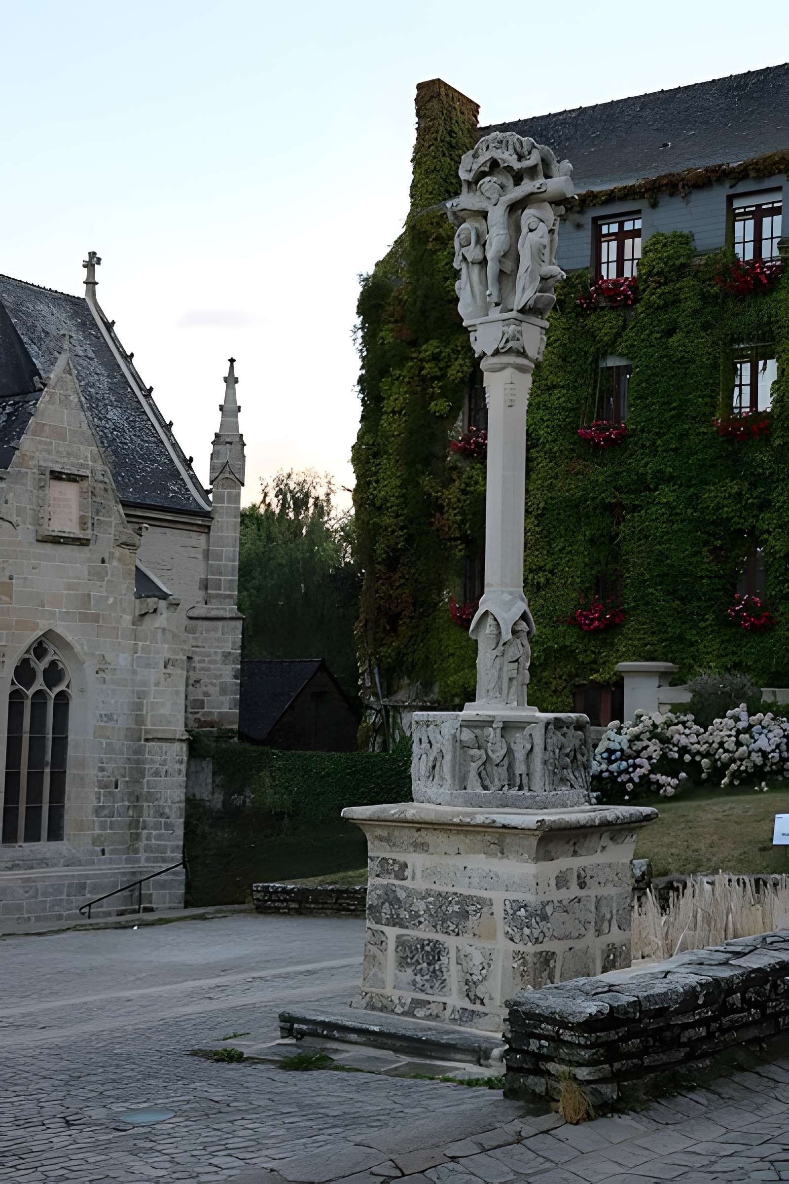 Église Notre-Dame-de-la-Tronchaye de Rochefort-en-Terre