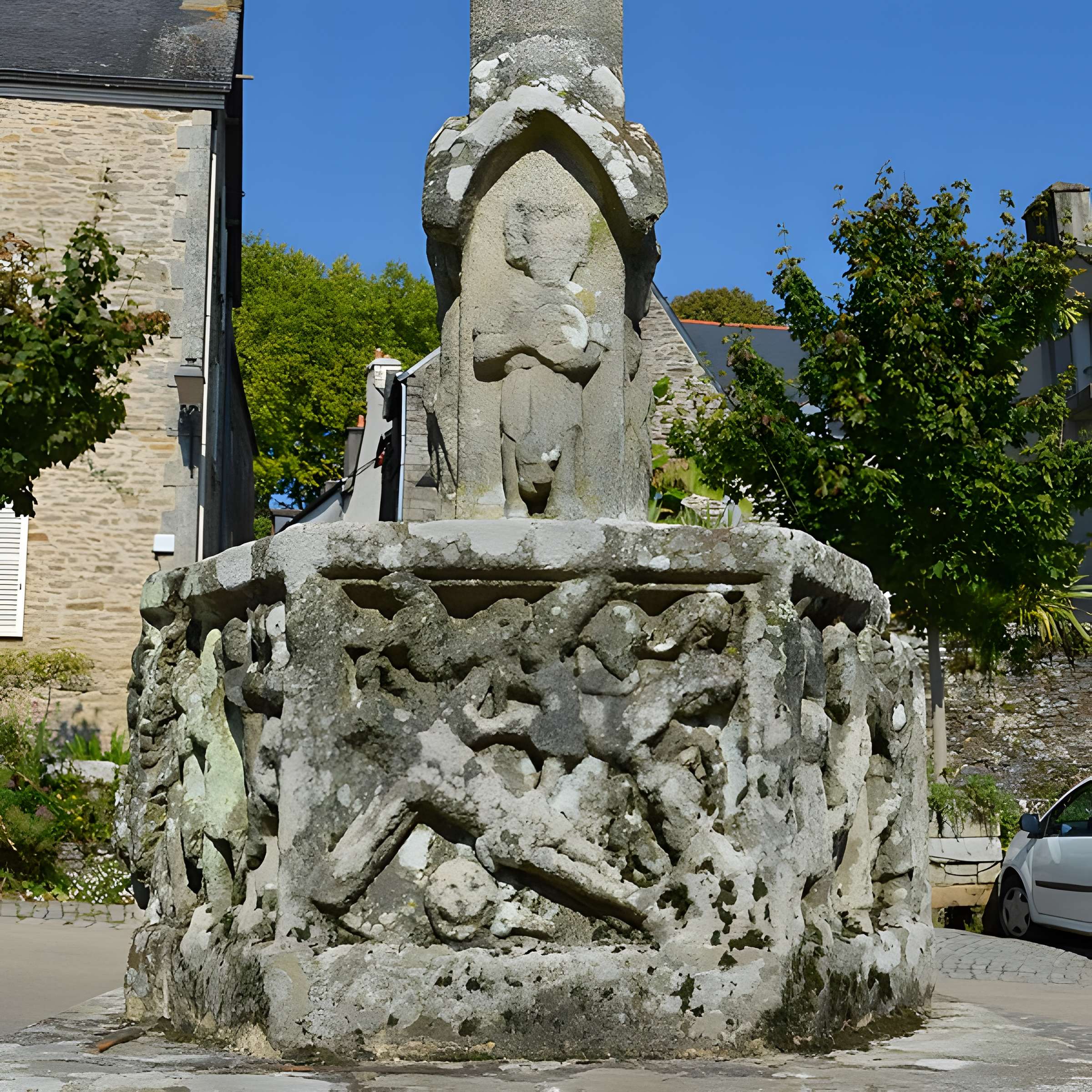 Église Notre-Dame-de-la-Tronchaye de Rochefort-en-Terre