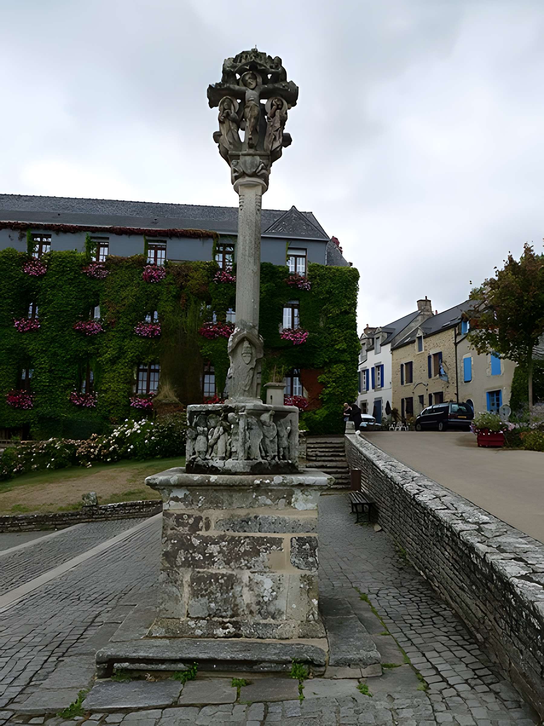 Église Notre-Dame-de-la-Tronchaye de Rochefort-en-Terre