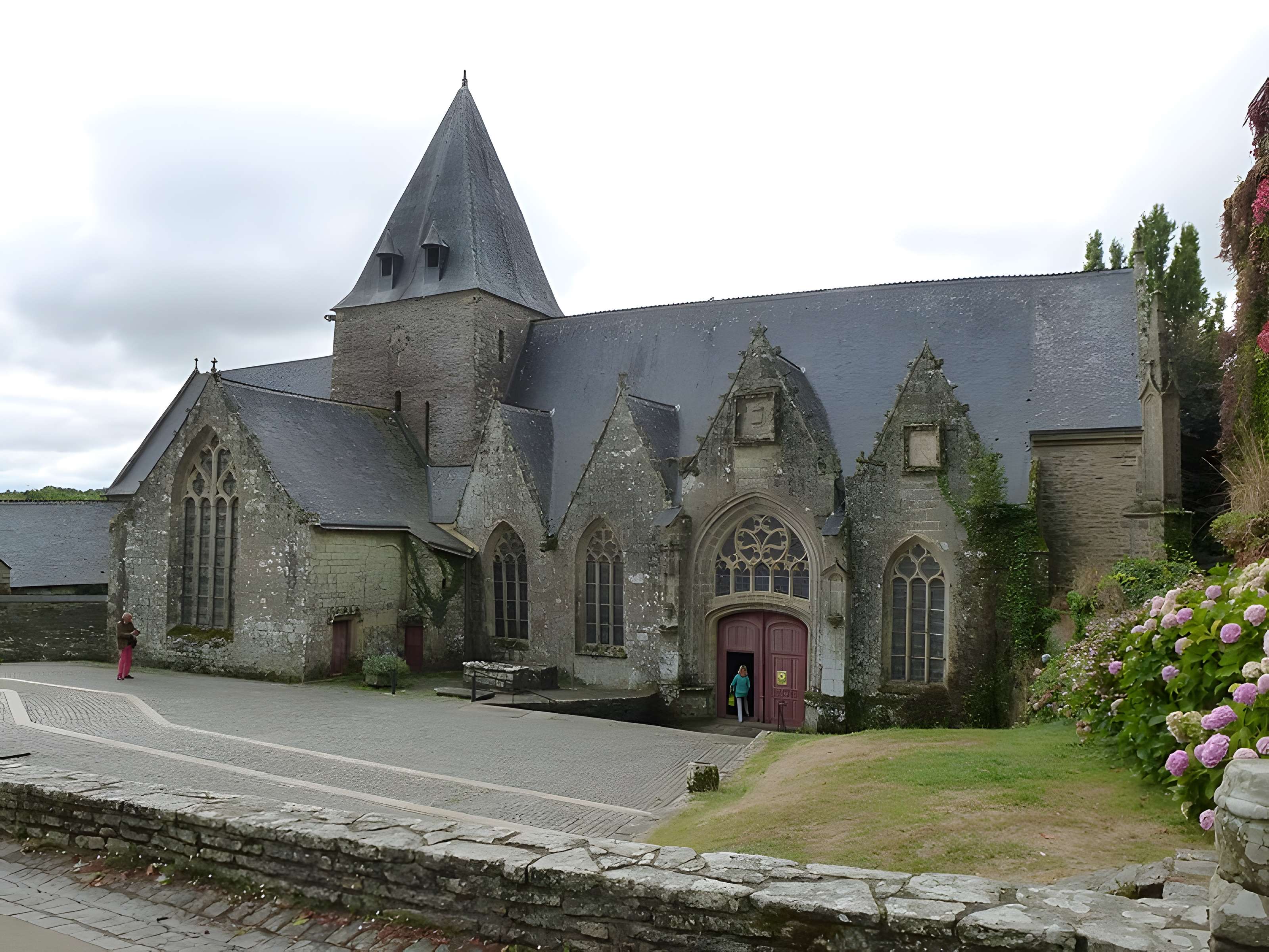 Église Notre-Dame-de-la-Tronchaye de Rochefort-en-Terre