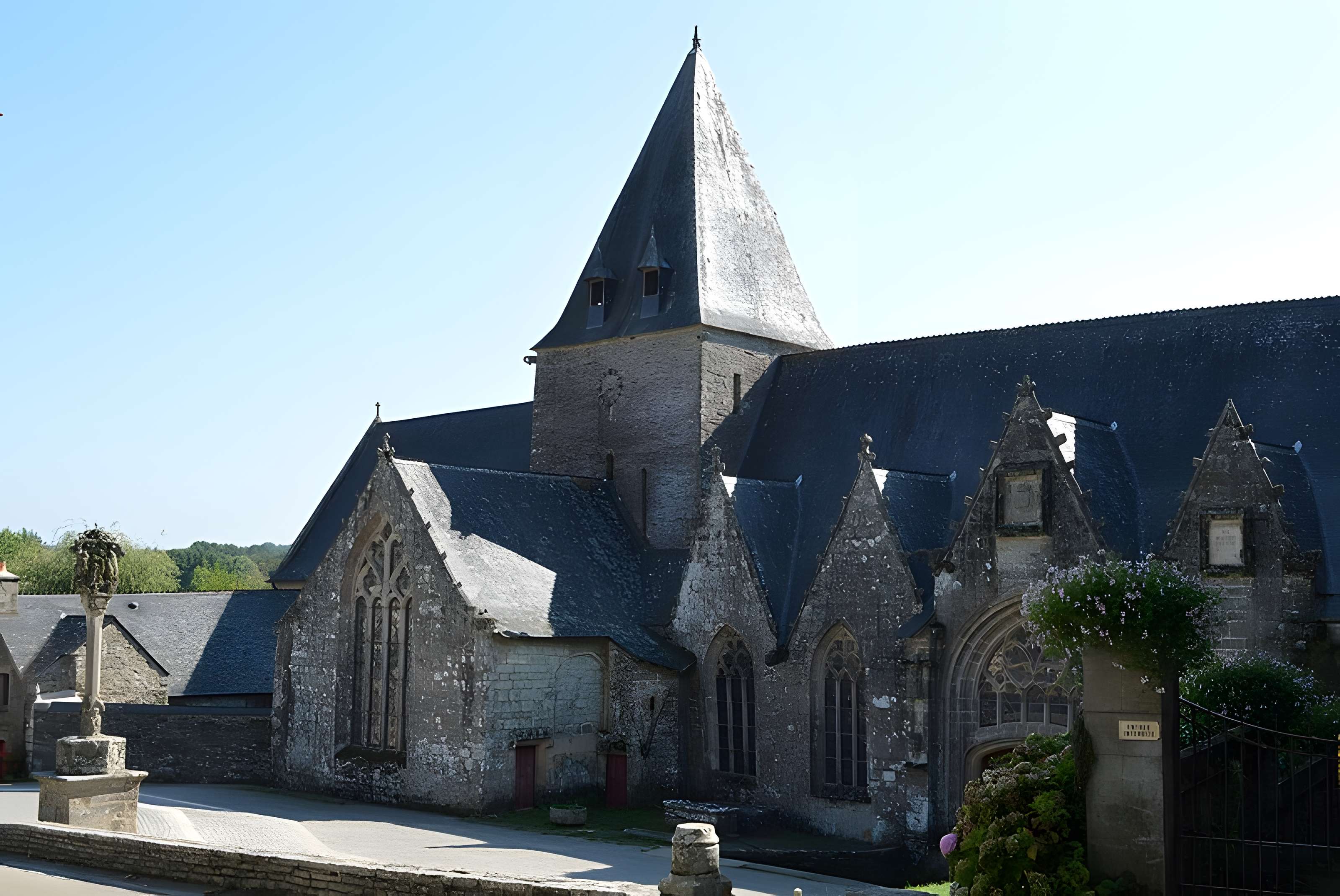 Église Notre-Dame-de-la-Tronchaye de Rochefort-en-Terre