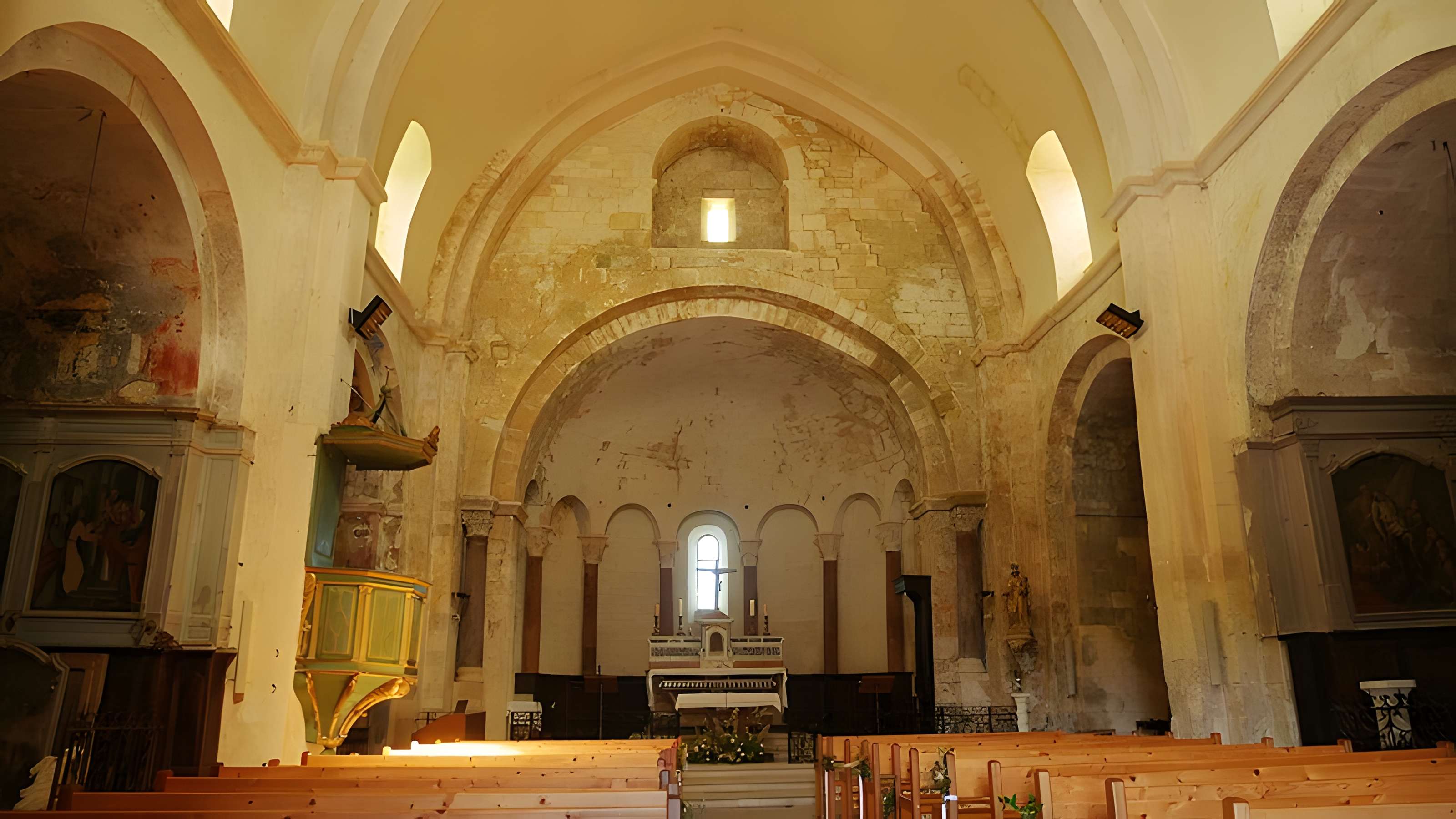 Église Notre-Dame-de-Pitié de Saignon