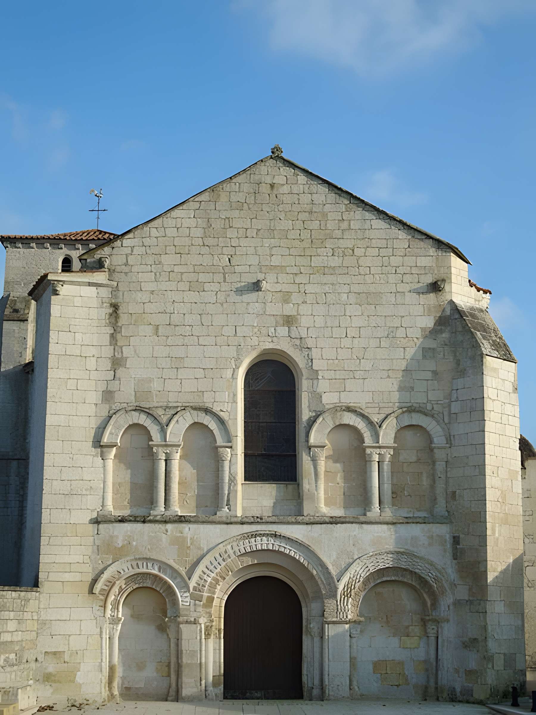 Église Notre-Dame-des-Sources de Fontaines 