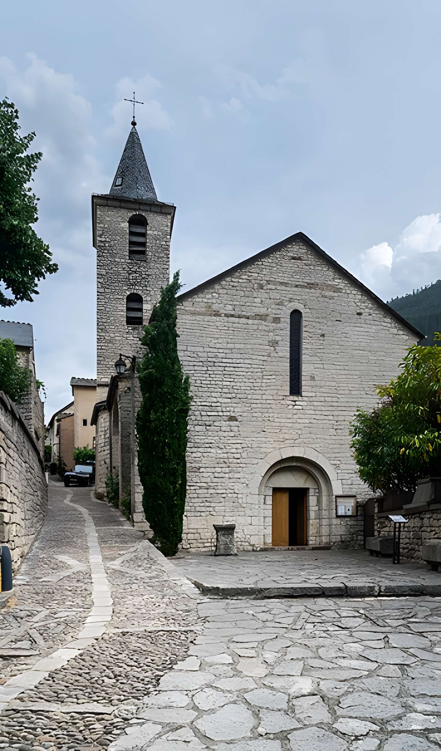 Église Notre-Dame-du-Gourg de Sainte-Enimie