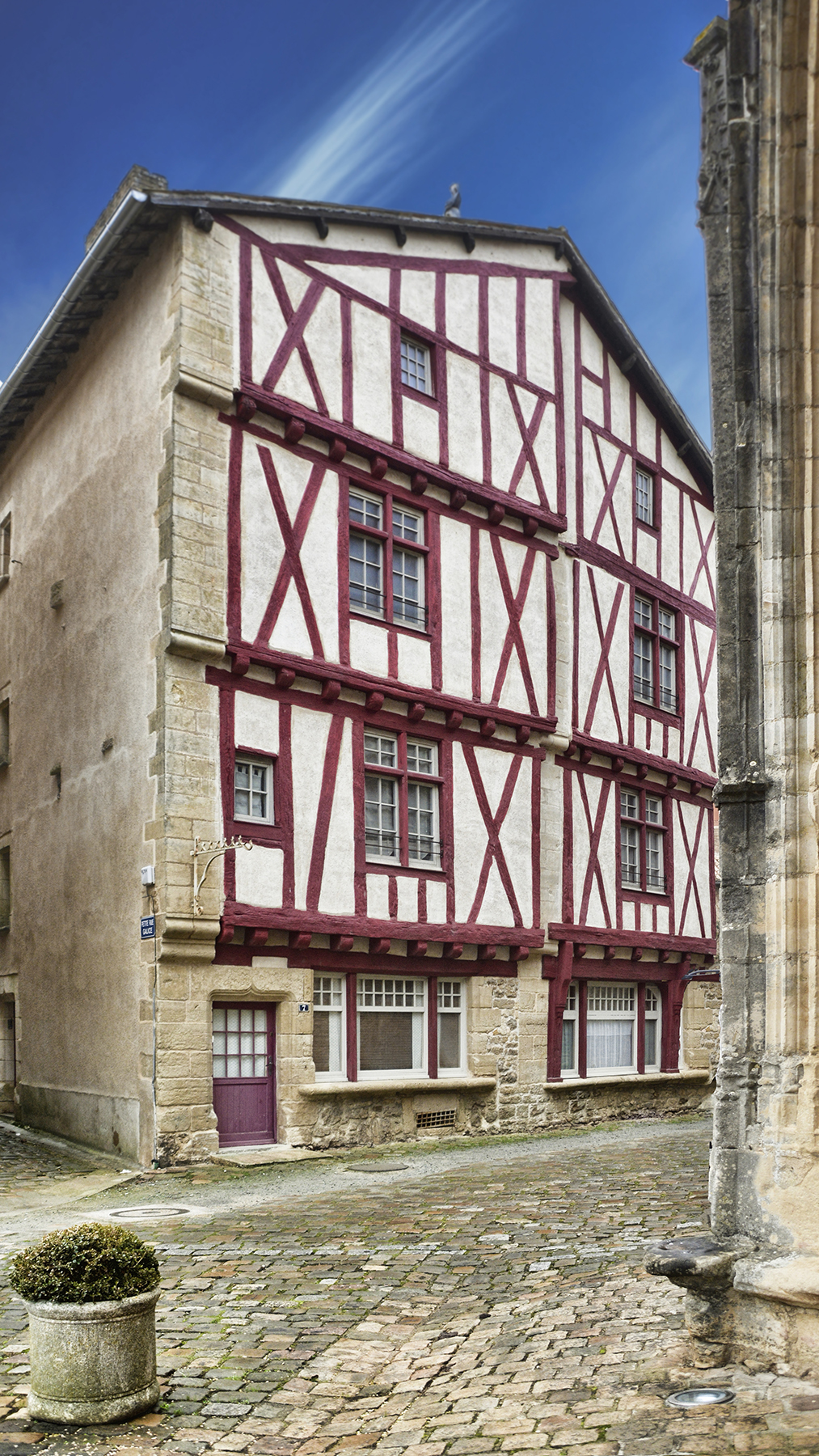 Église Notre-Dame-et-Saint-Junien de Lusignan