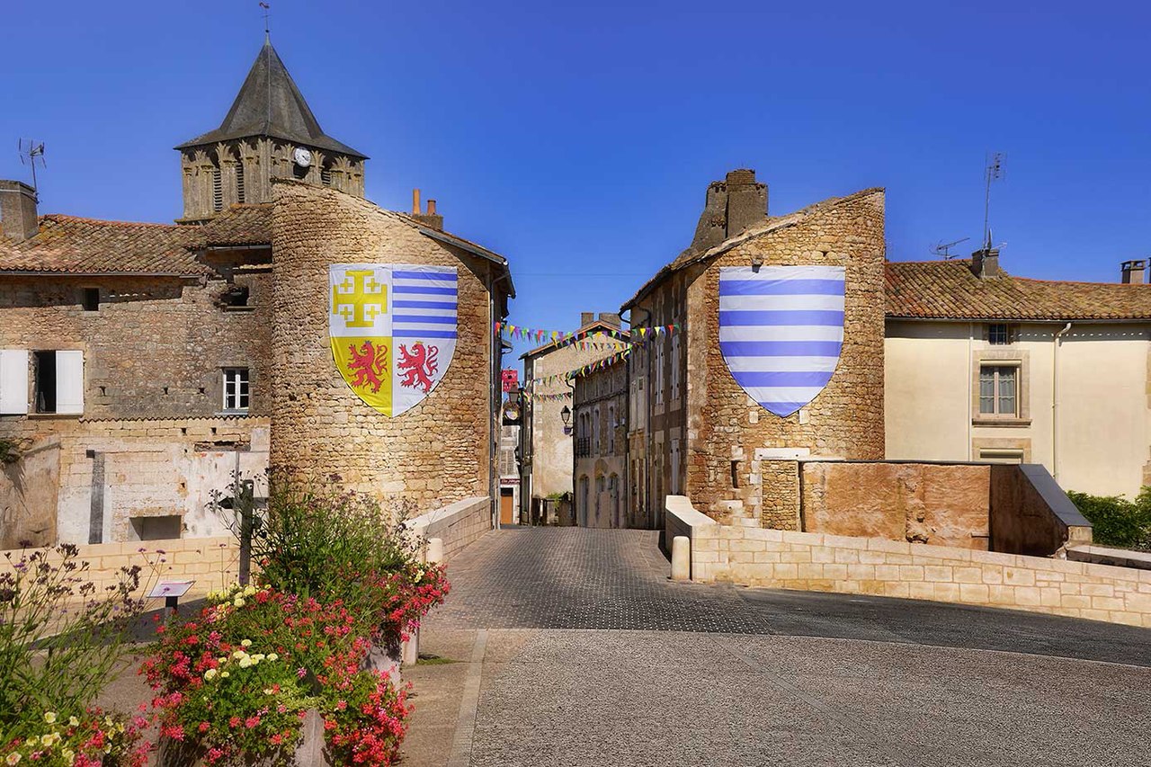 Église Notre-Dame-et-Saint-Junien de Lusignan