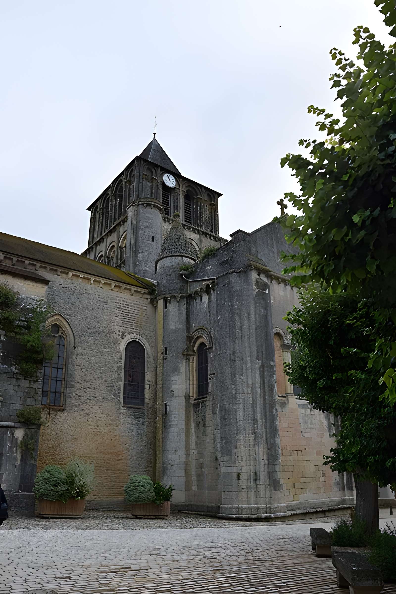 Église Notre-Dame-et-Saint-Junien de Lusignan