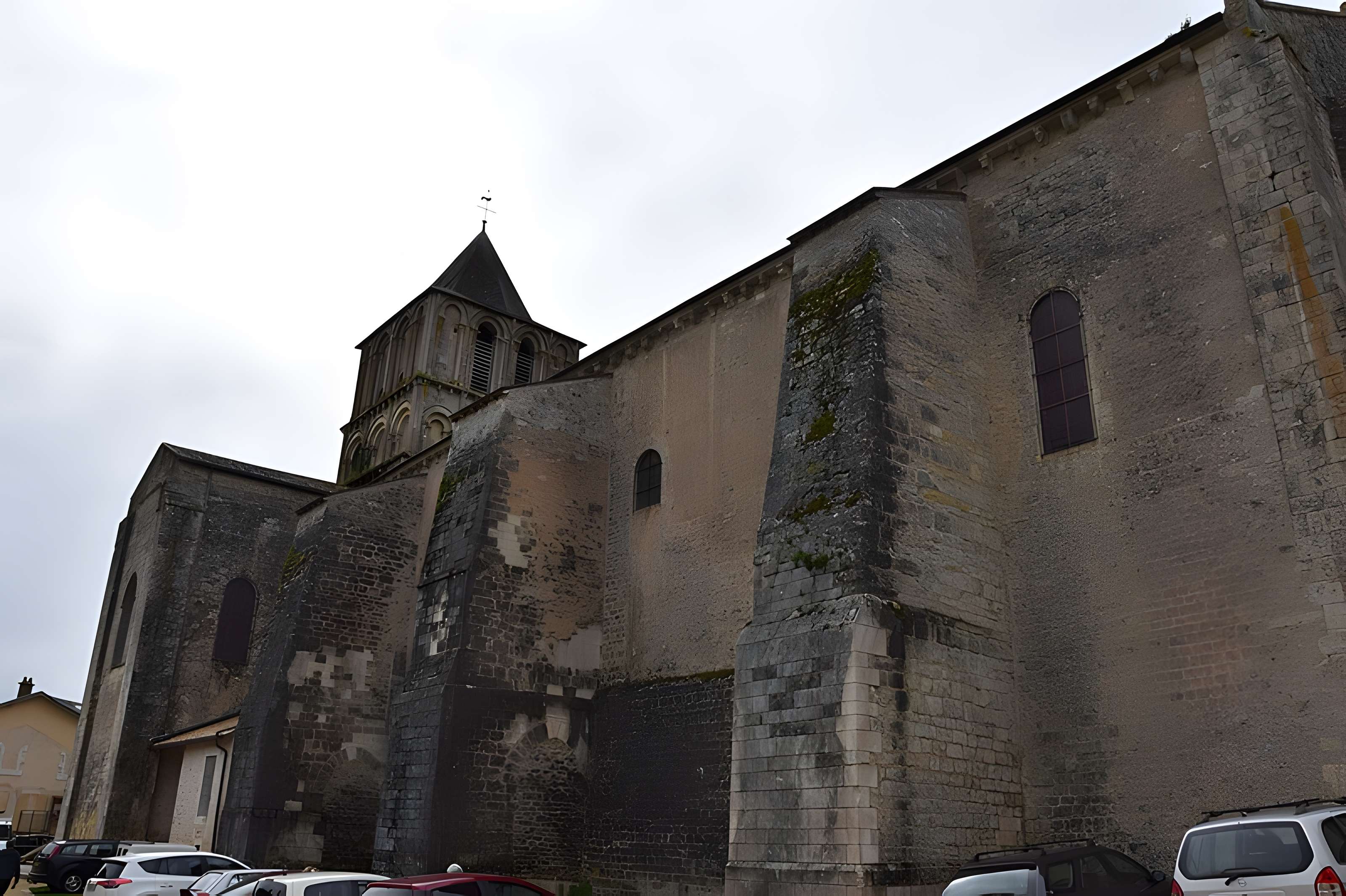 Église Notre-Dame-et-Saint-Junien de Lusignan