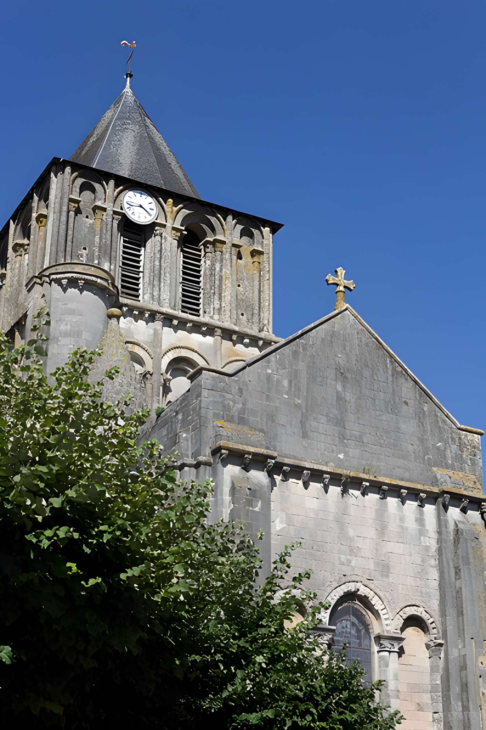 Église Notre-Dame-et-Saint-Junien de Lusignan