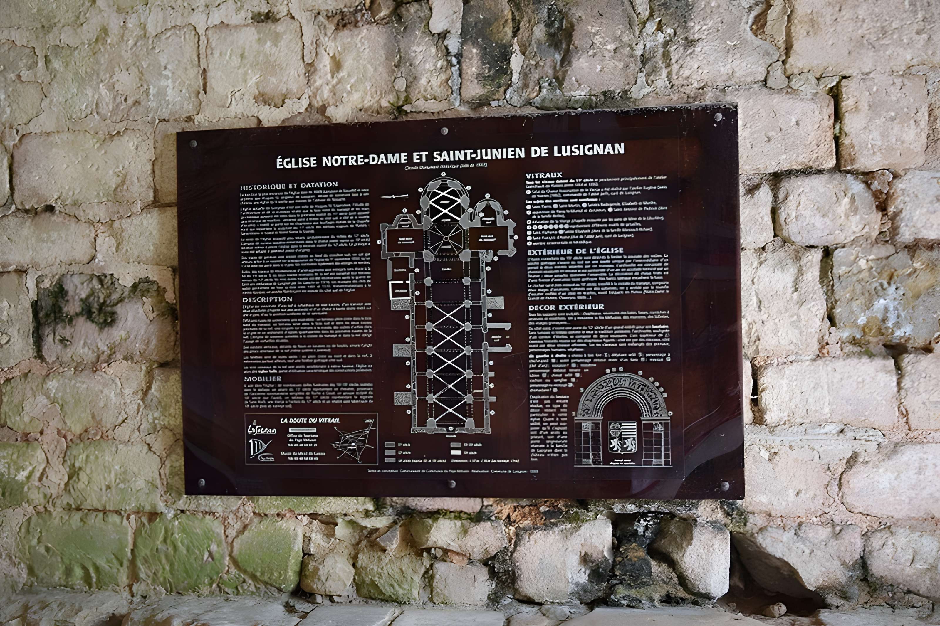 Église Notre-Dame-et-Saint-Junien de Lusignan