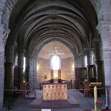 Église Saint-André de Besse-et-Saint-Anastaise