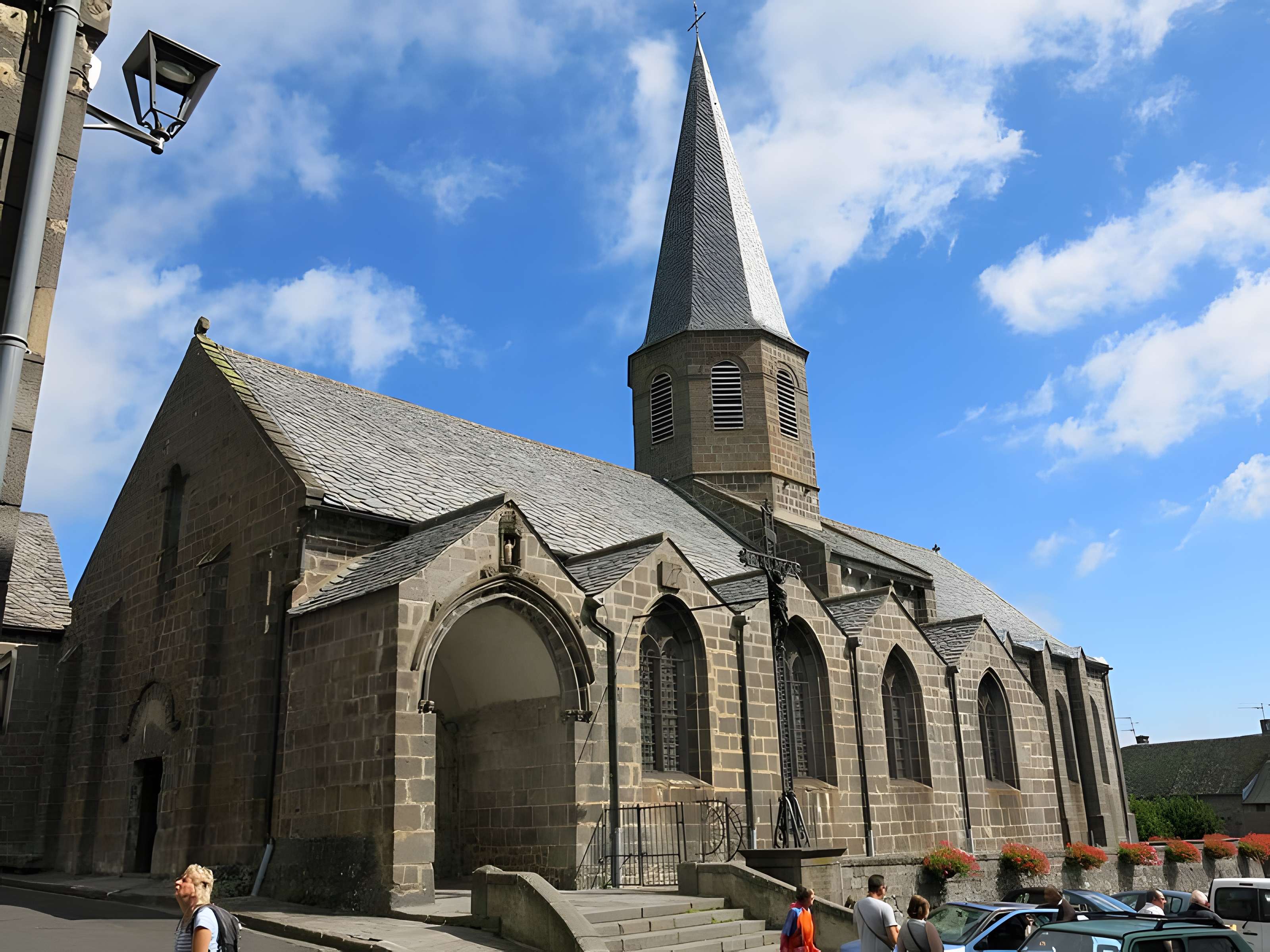 Église Saint-André de Besse-et-Saint-Anastaise 