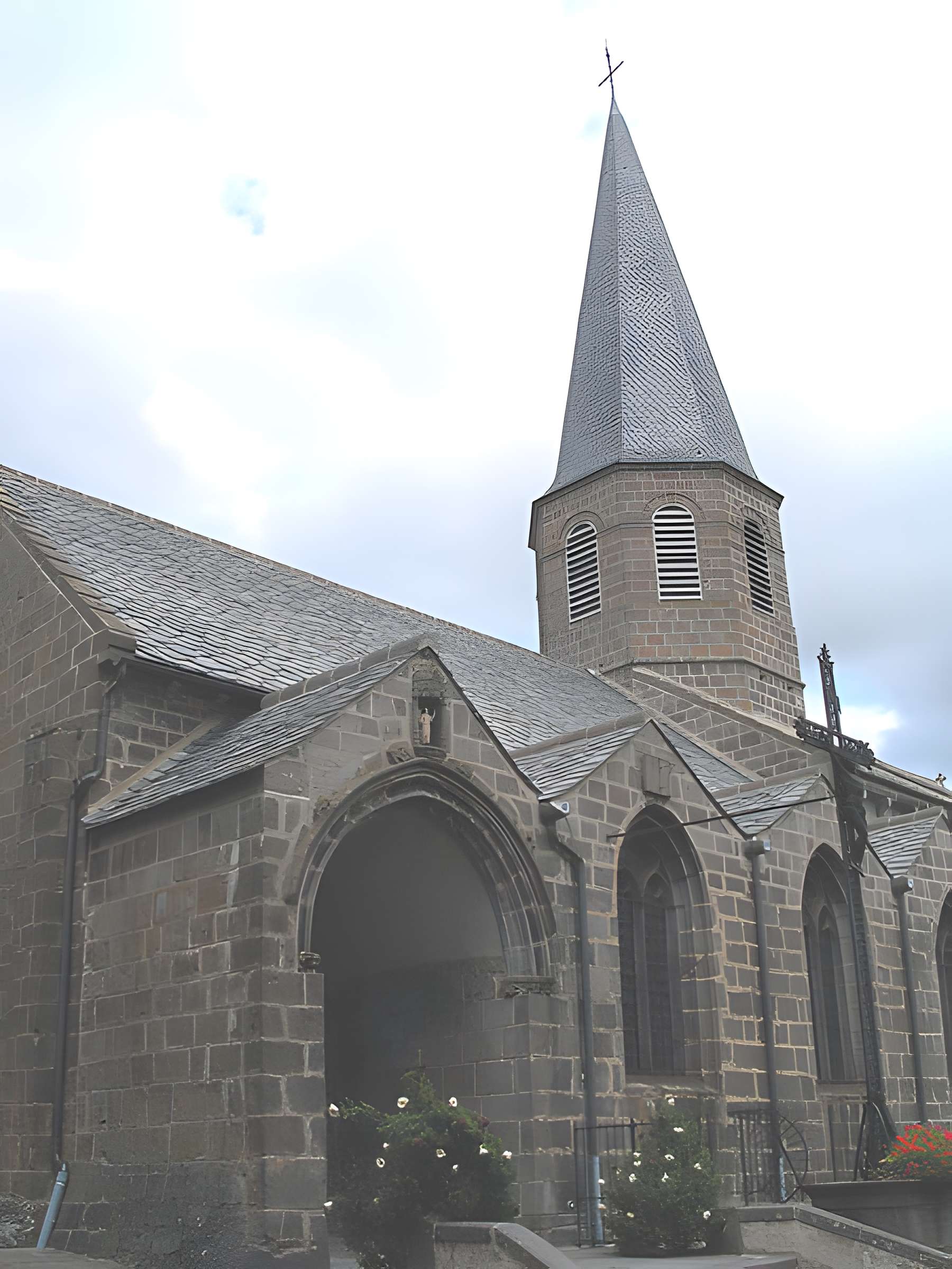 Église Saint-André de Besse-et-Saint-Anastaise