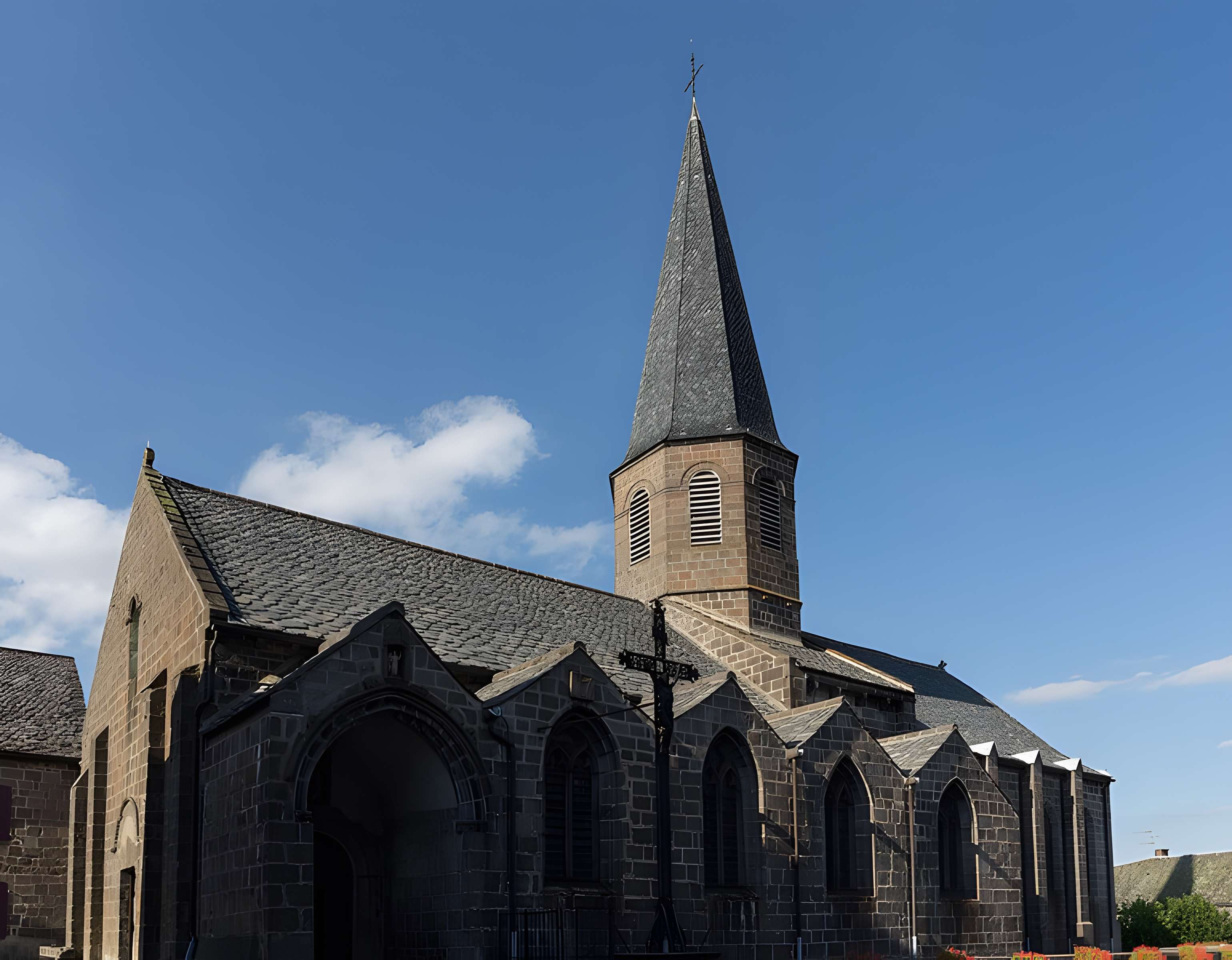 Église Saint-André de Besse-et-Saint-Anastaise