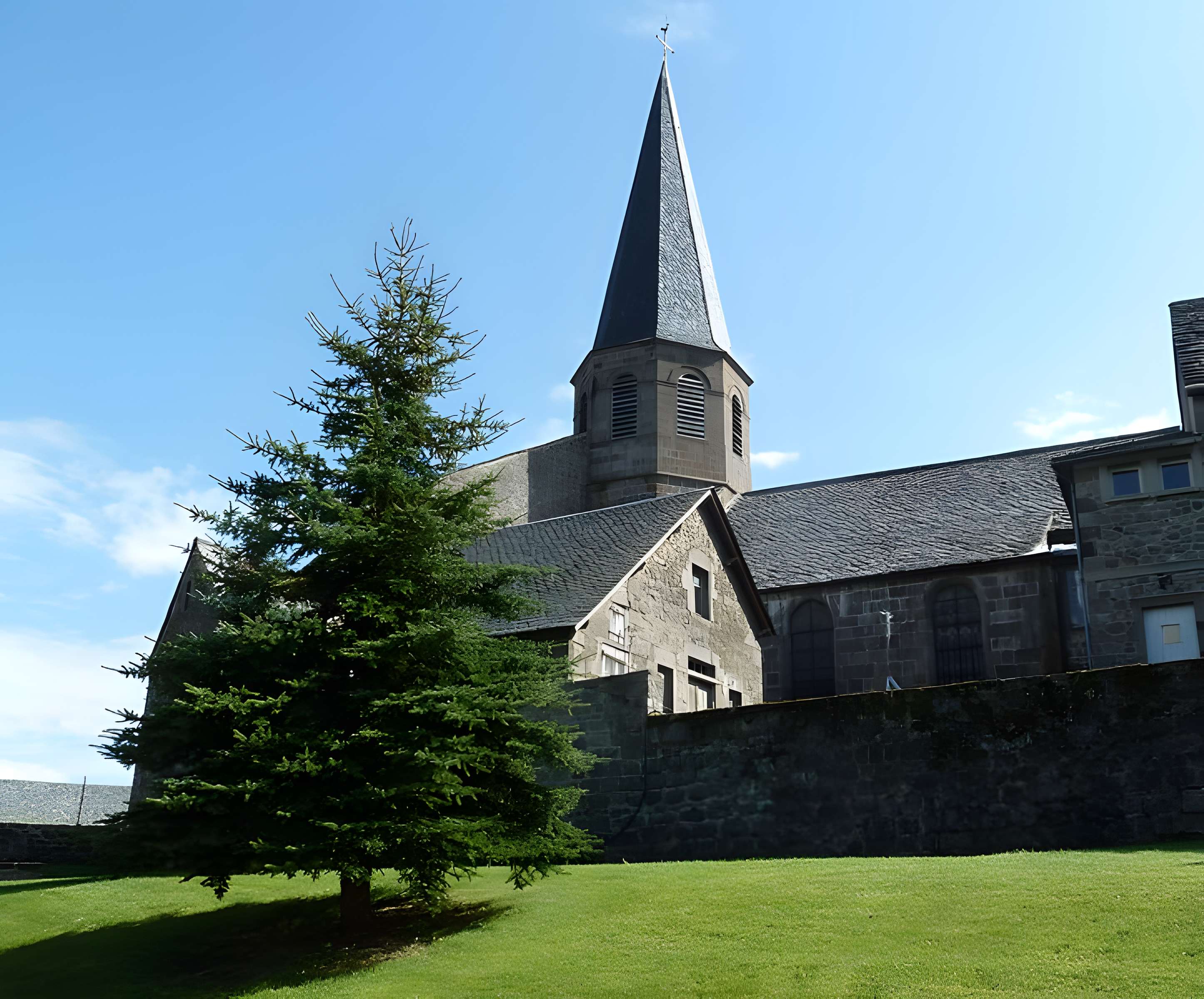 Église Saint-André de Besse-et-Saint-Anastaise