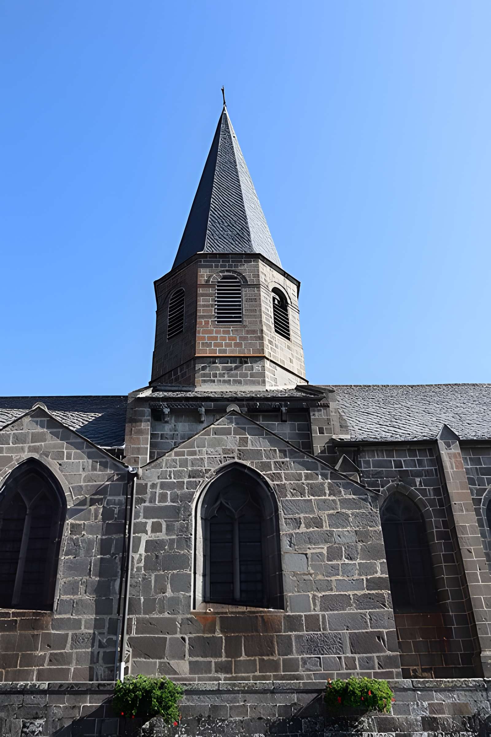 Église Saint-André de Besse-et-Saint-Anastaise