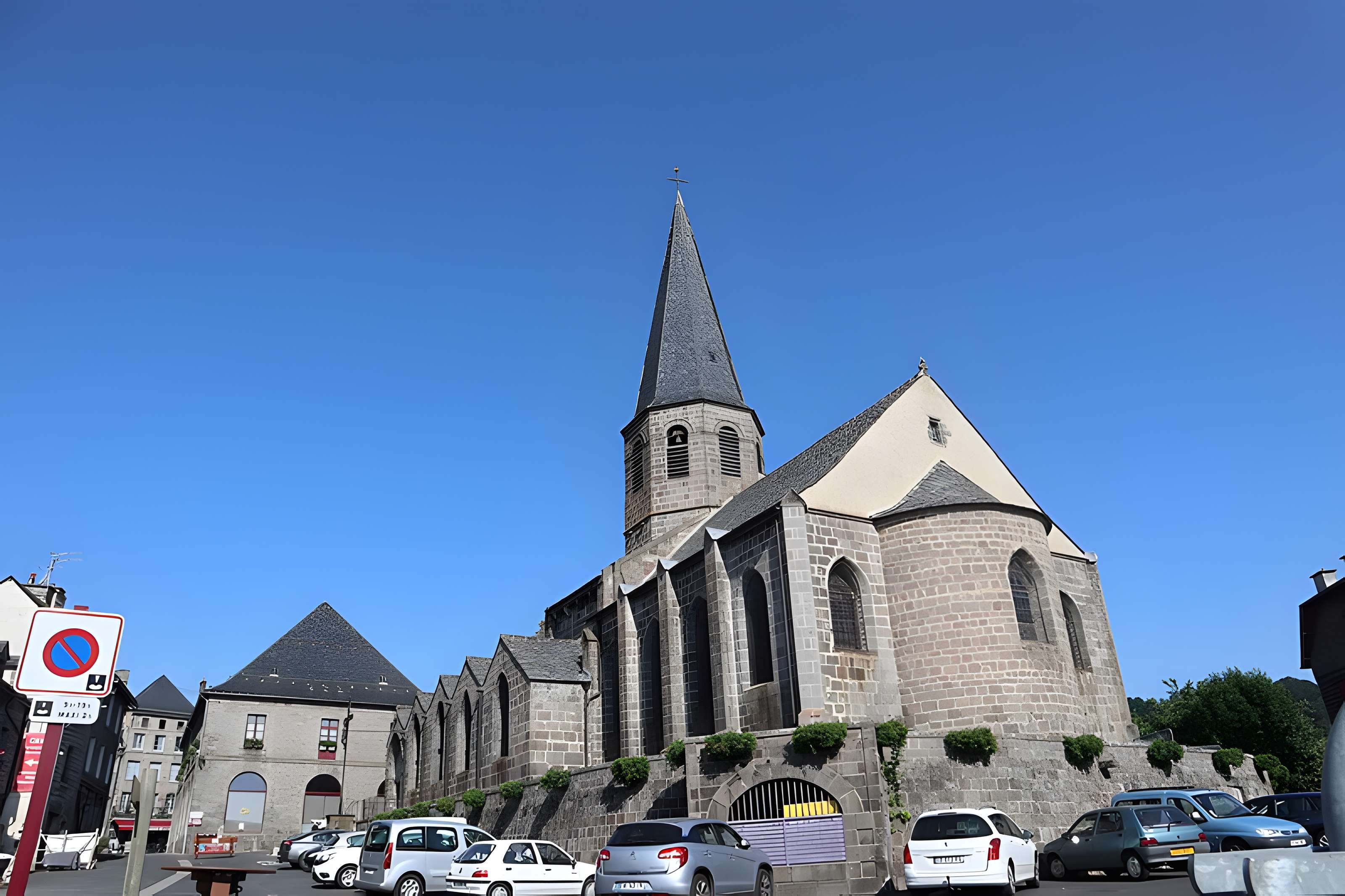 Église Saint-André de Besse-et-Saint-Anastaise
