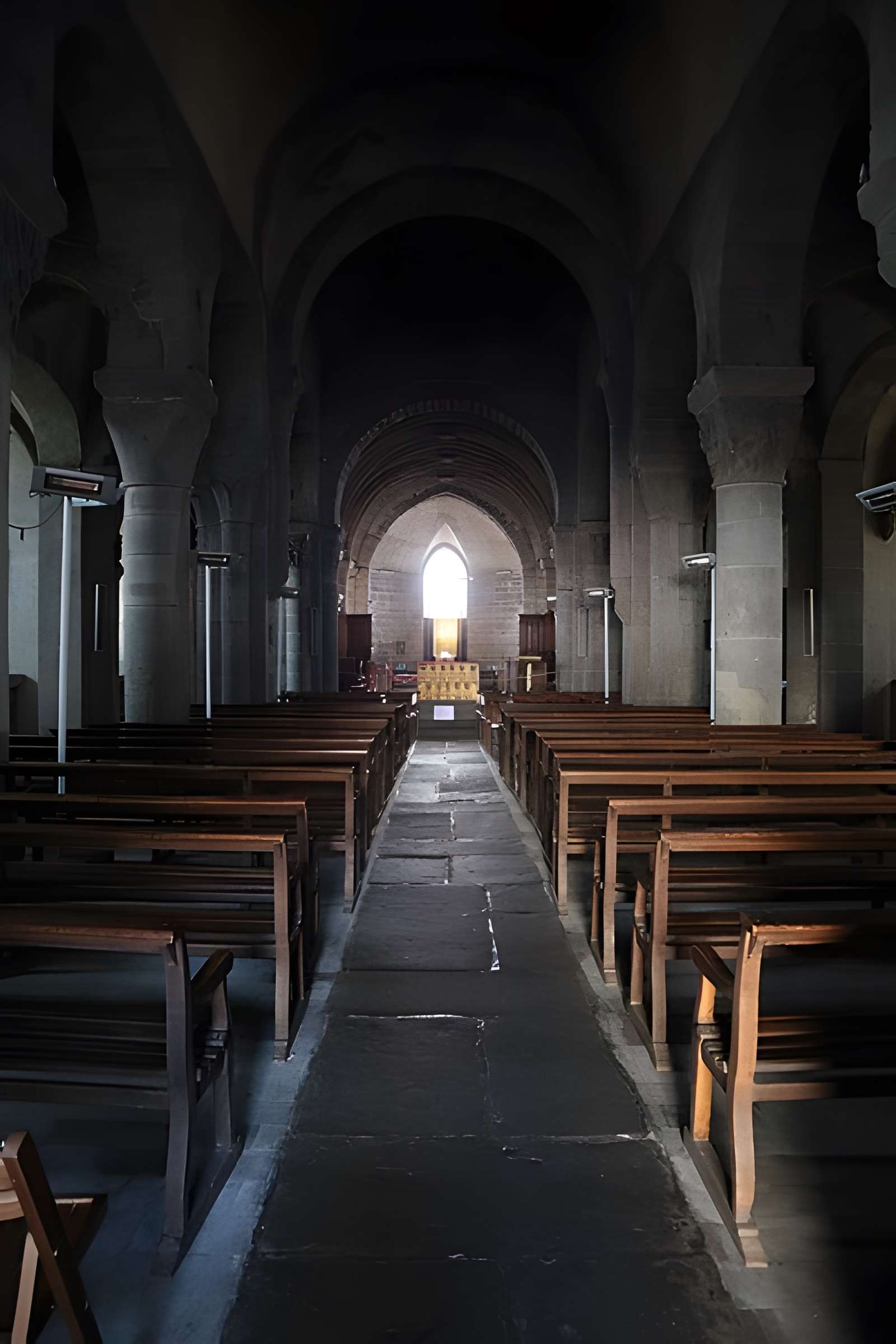 Église Saint-André de Besse-et-Saint-Anastaise
