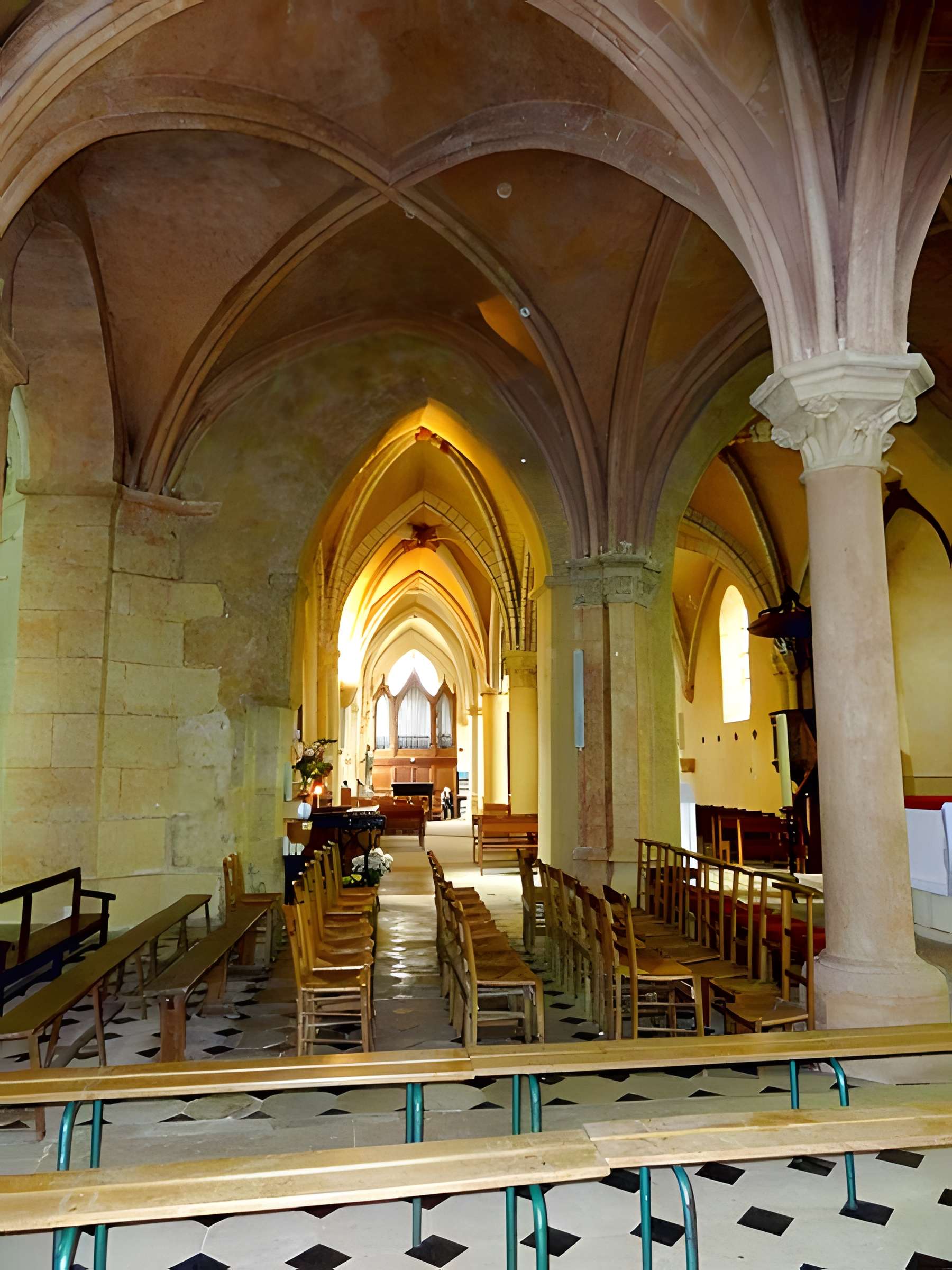 Église Saint-Aubin de Limay