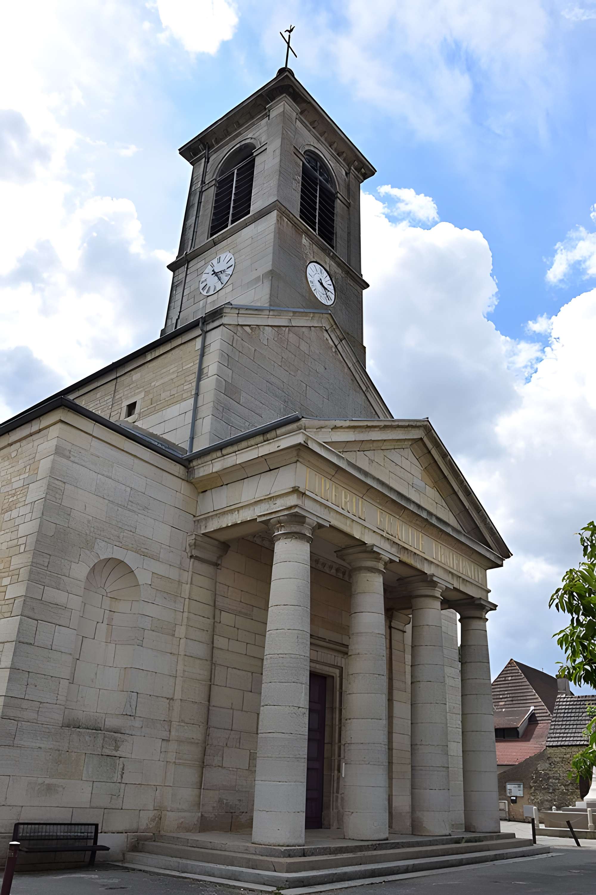 Église Saint-Aubin de Saint-Aubin dans le Jura