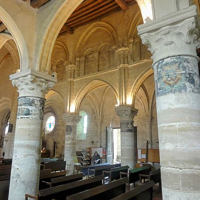 Photo de Église Saint-Aubin dEnnery et croix