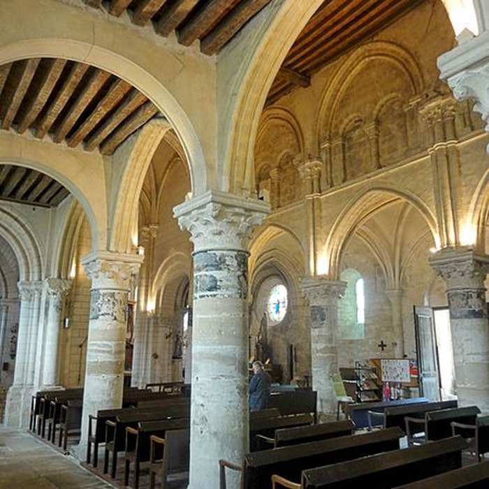Photo de Église Saint-Aubin dEnnery et croix