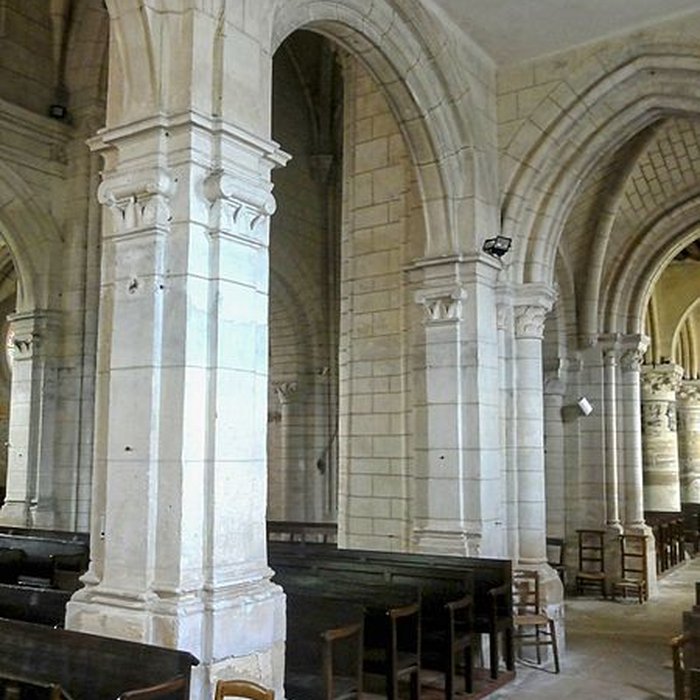 Photo de Église Saint-Aubin dEnnery et croix